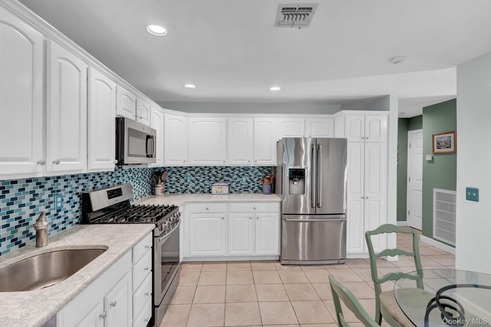 208 Erik Drive thumbnail 15