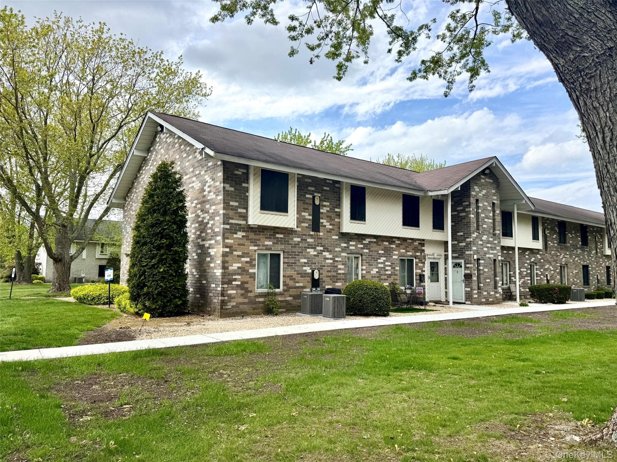 1 Aspen Court Unit: 1A, Coram