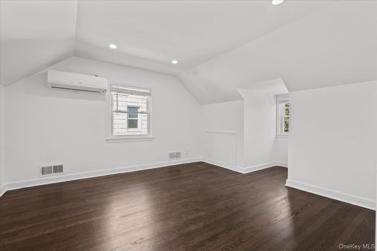 214 Frank Avenue thumbnail 19