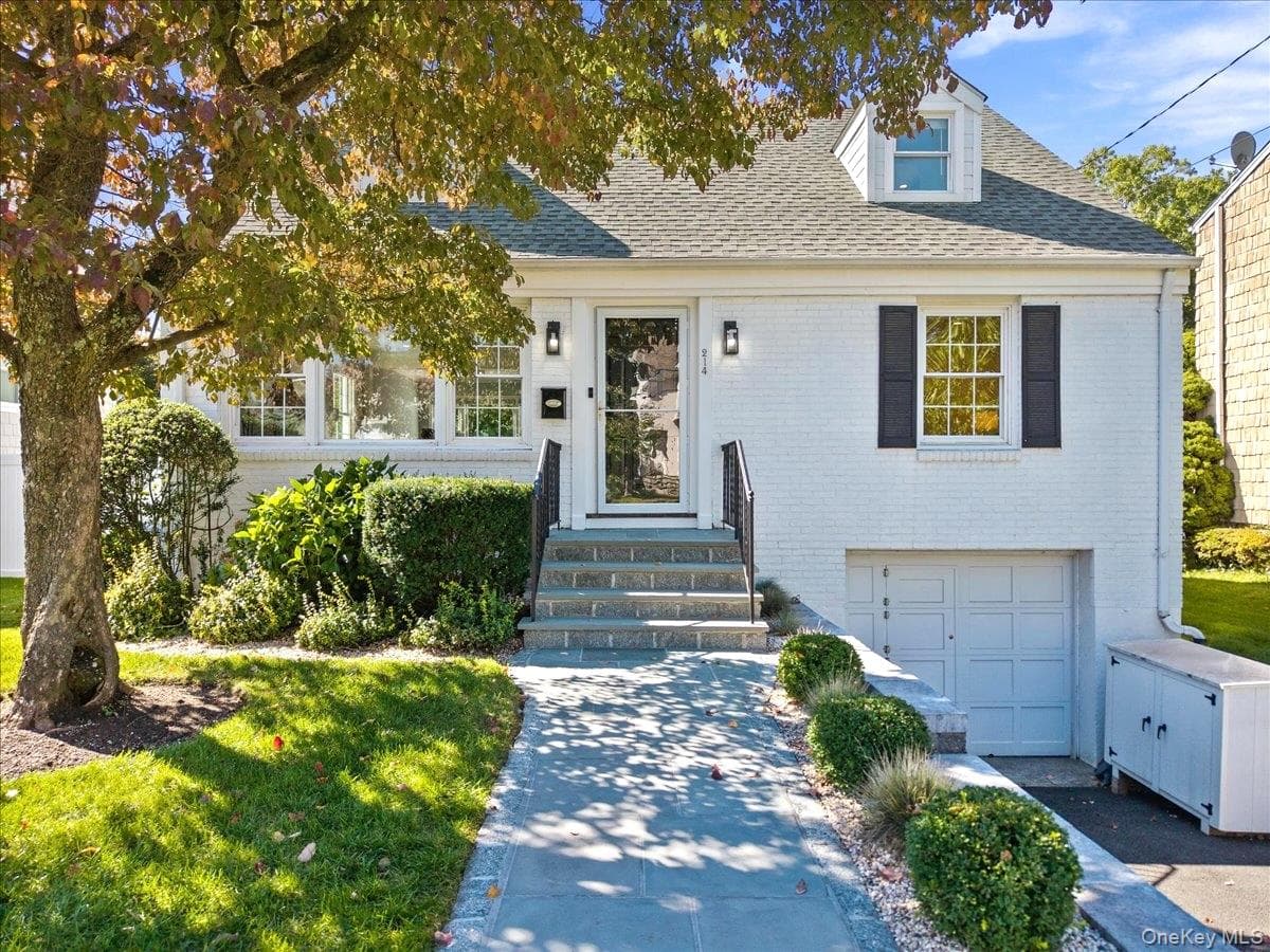 214 Frank Avenue, Mamaroneck