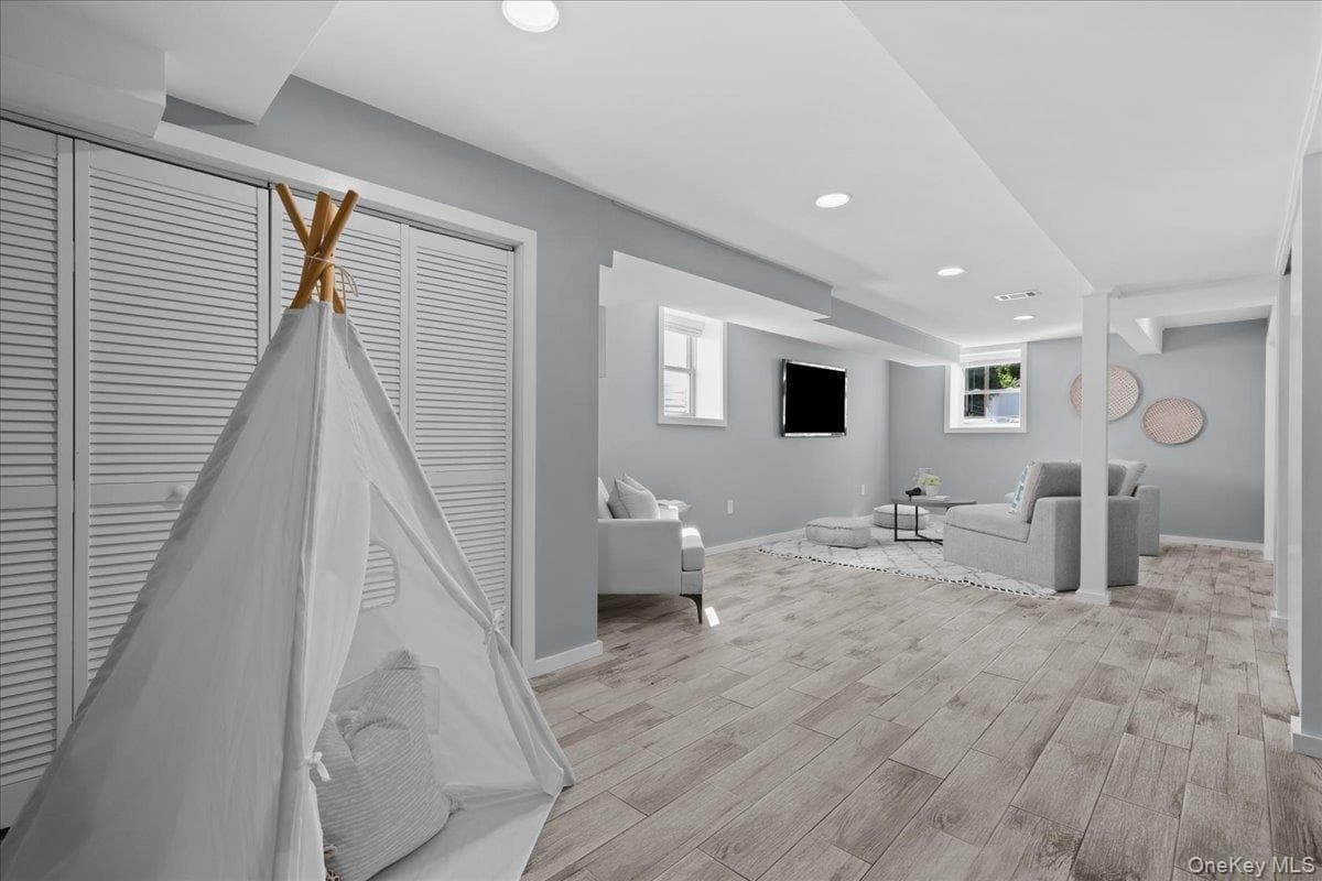 214 Frank Avenue thumbnail 22