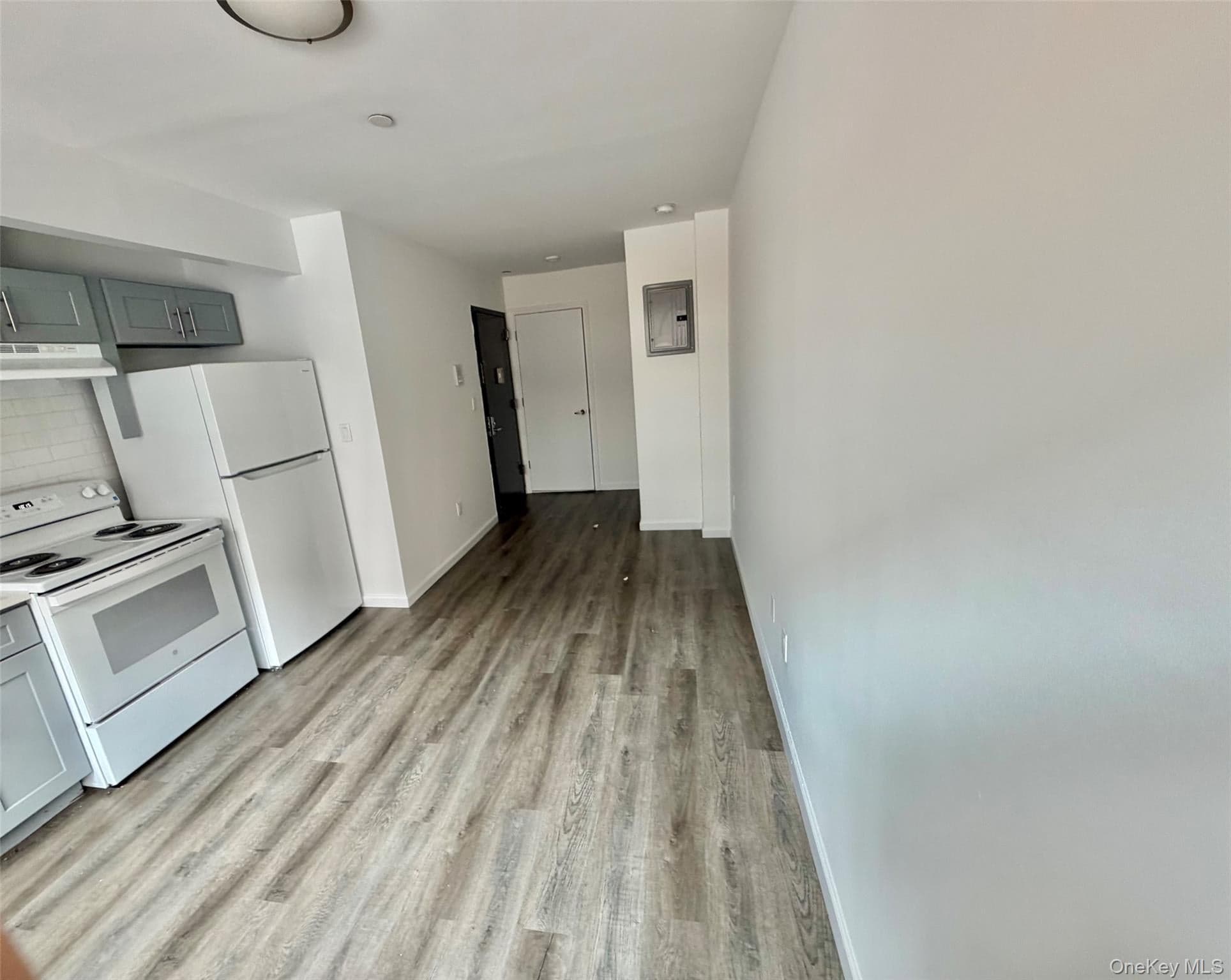 2097 Davidson Avenue thumbnail 5