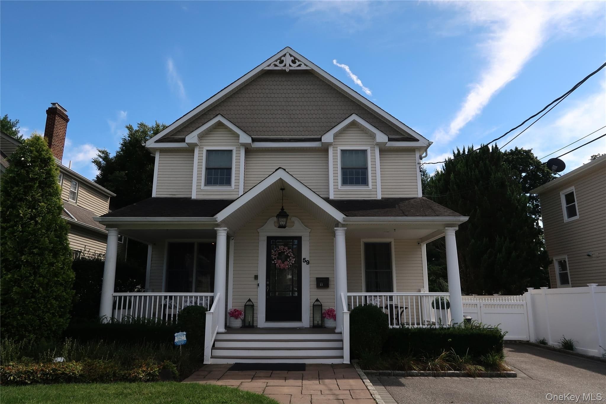 59 Meadowbrook Road, Syosset