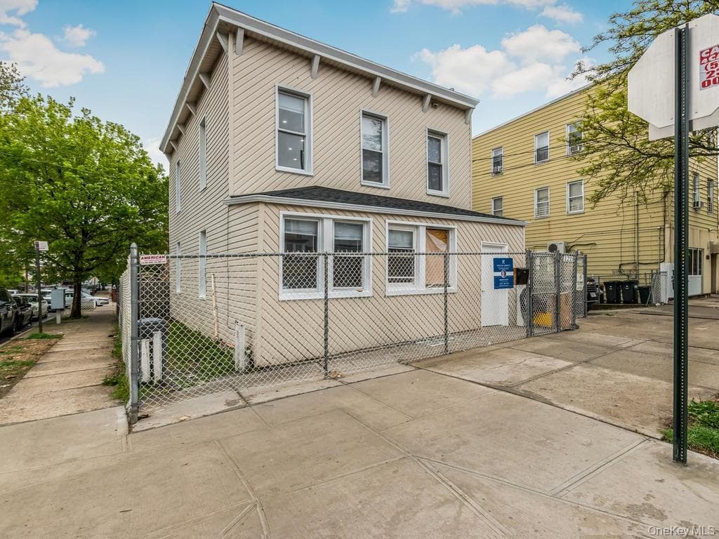 1218 Havemeyer Avenue photo 1