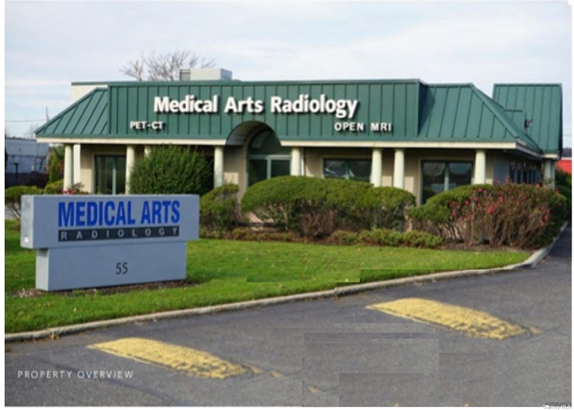 55 Veteransmemorial St, Commack