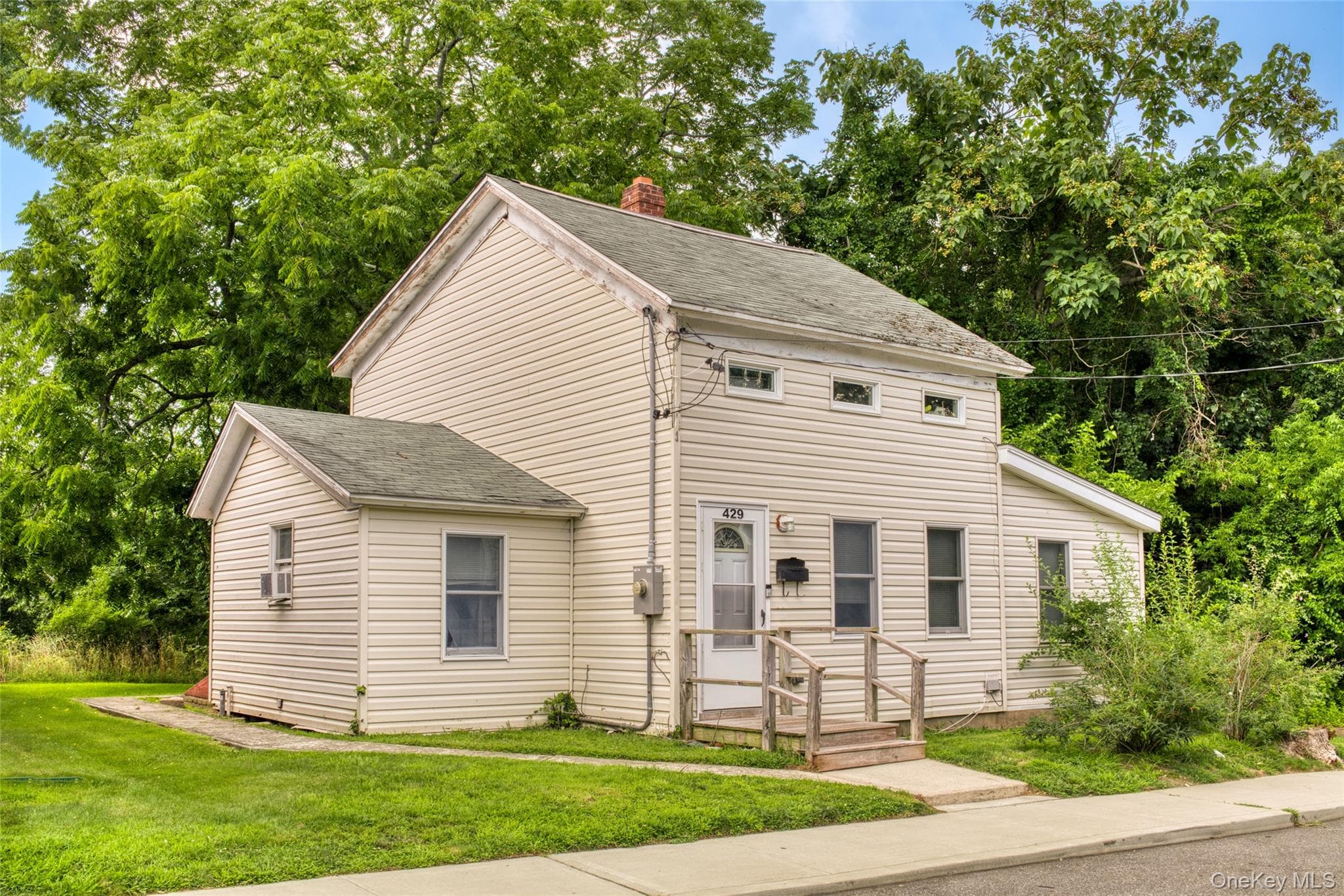 429 Kaplan Avenue photo 1