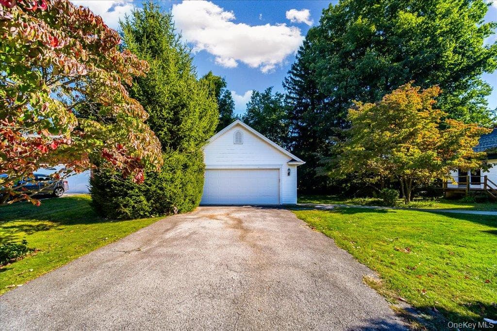 943 Main Street thumbnail 3