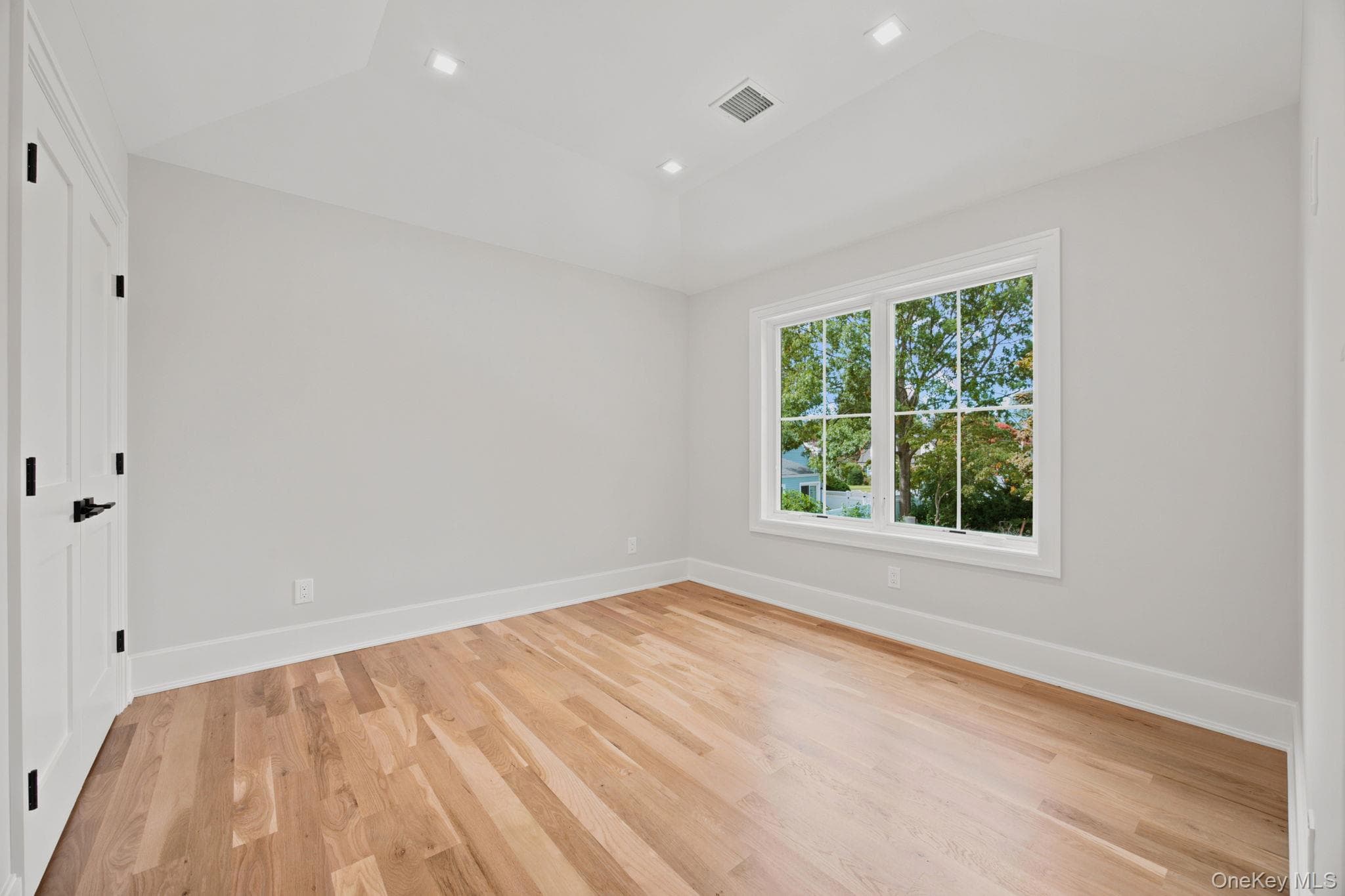 400 Langley Avenue thumbnail 18