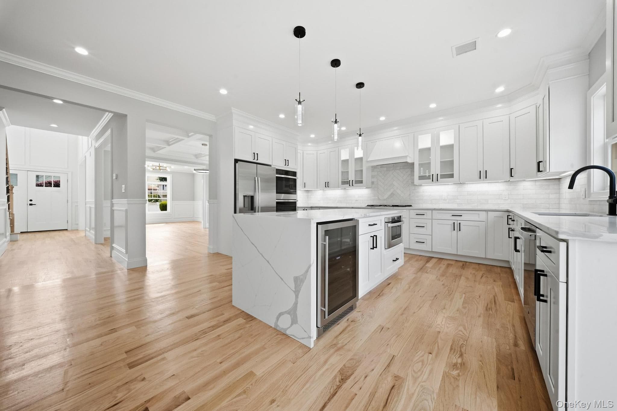 1586 Maeder Avenue thumbnail 15