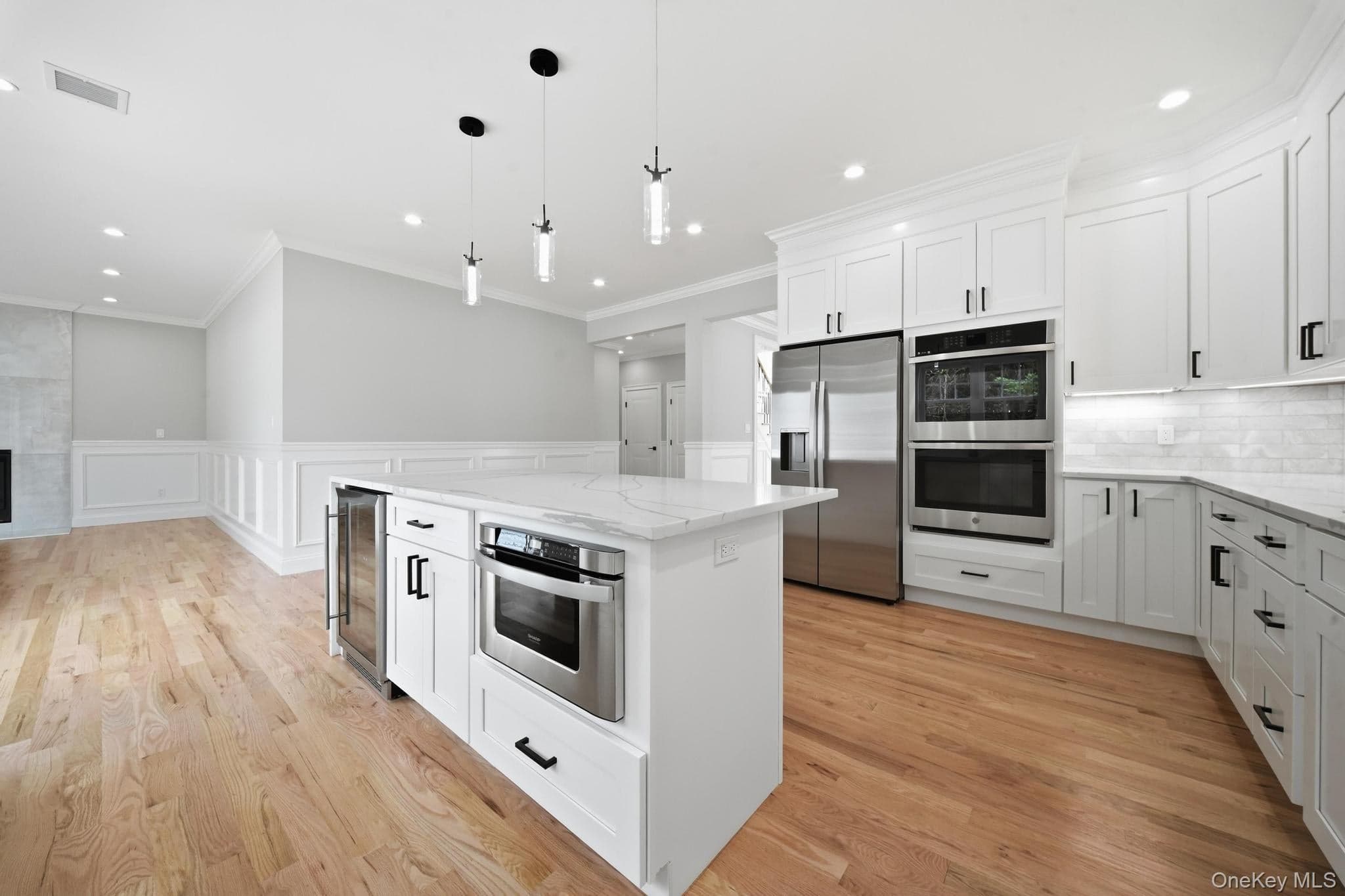 1586 Maeder Avenue thumbnail 17