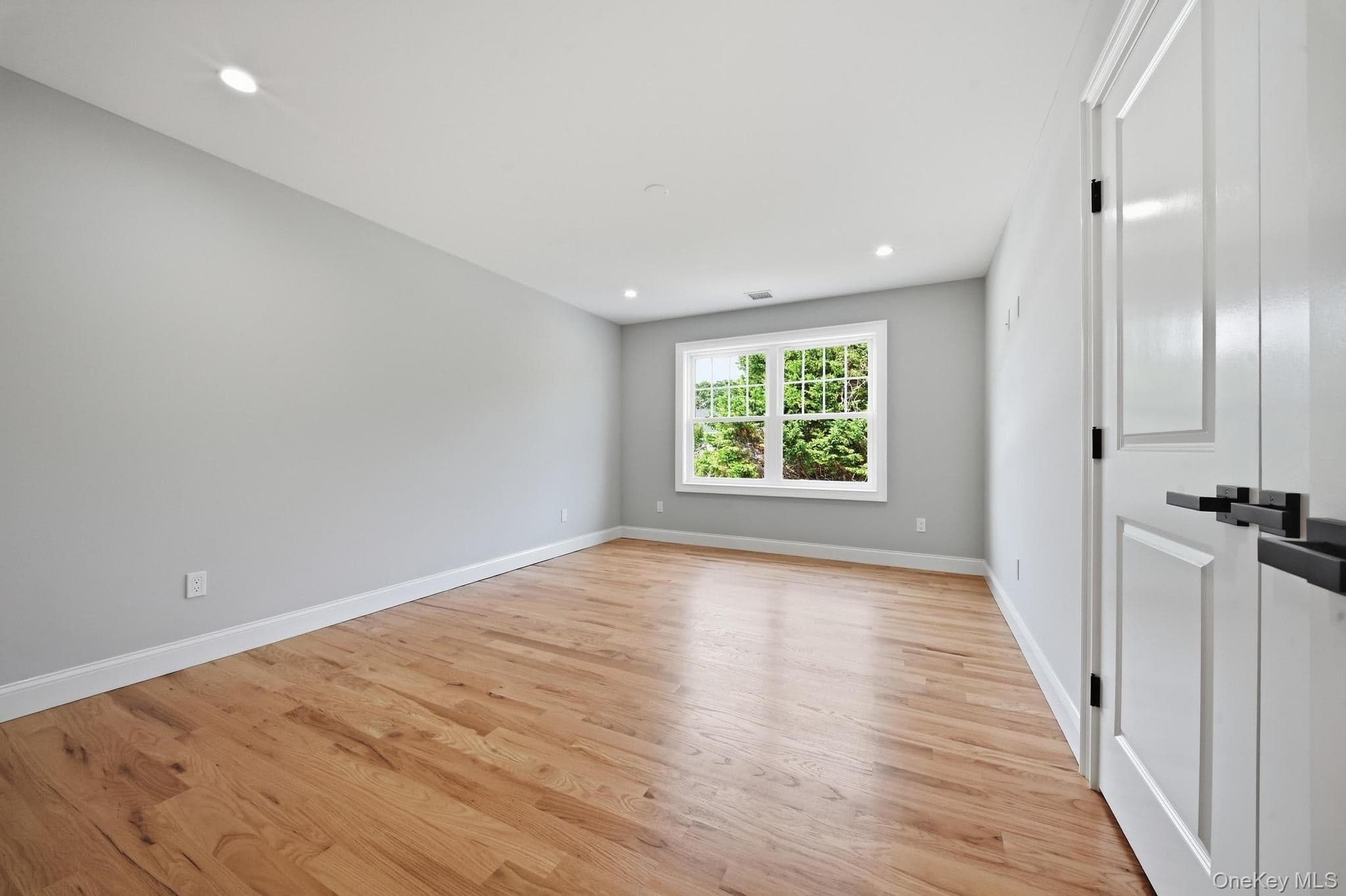 1586 Maeder Avenue thumbnail 38