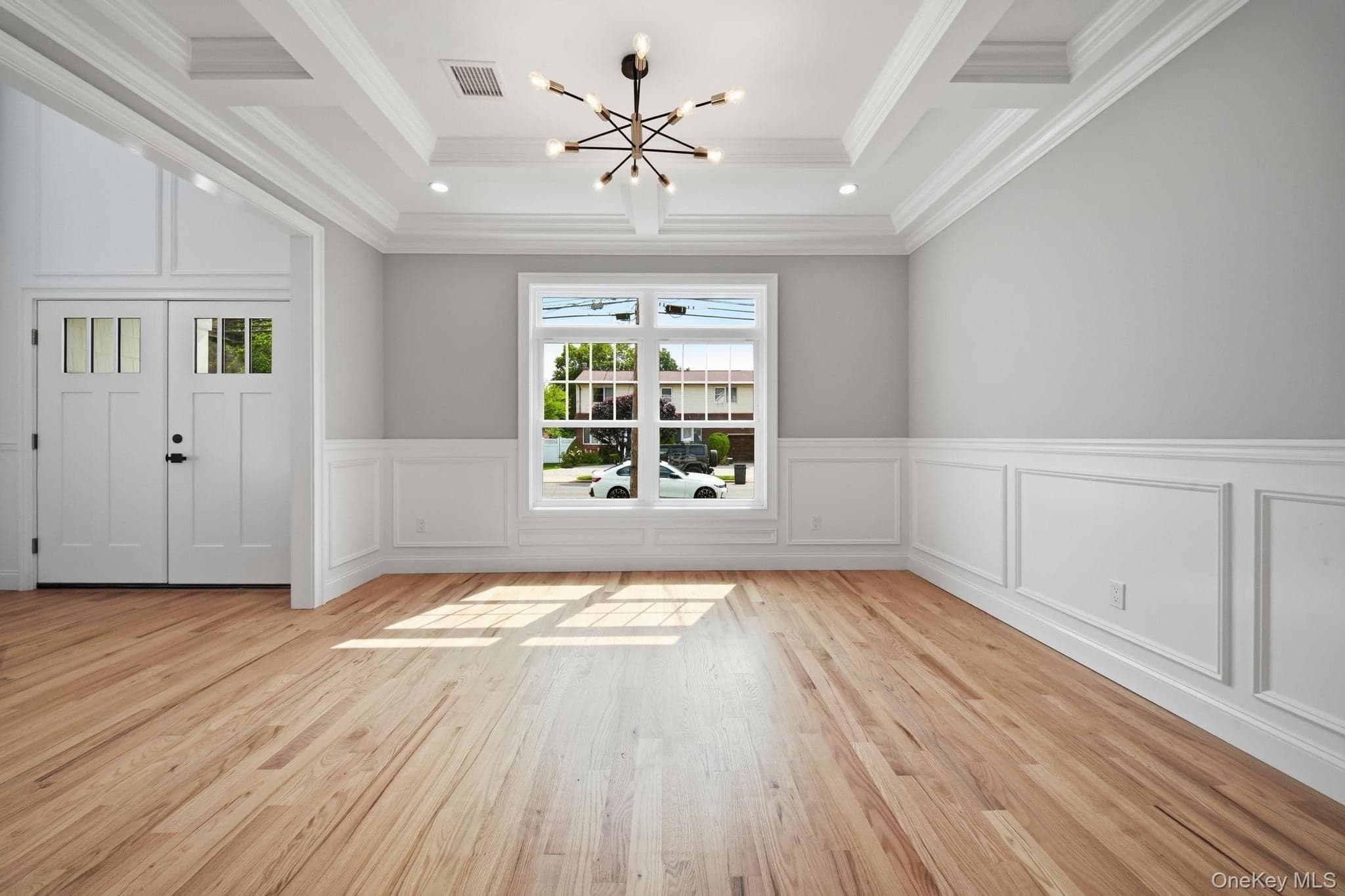 1586 Maeder Avenue thumbnail 11
