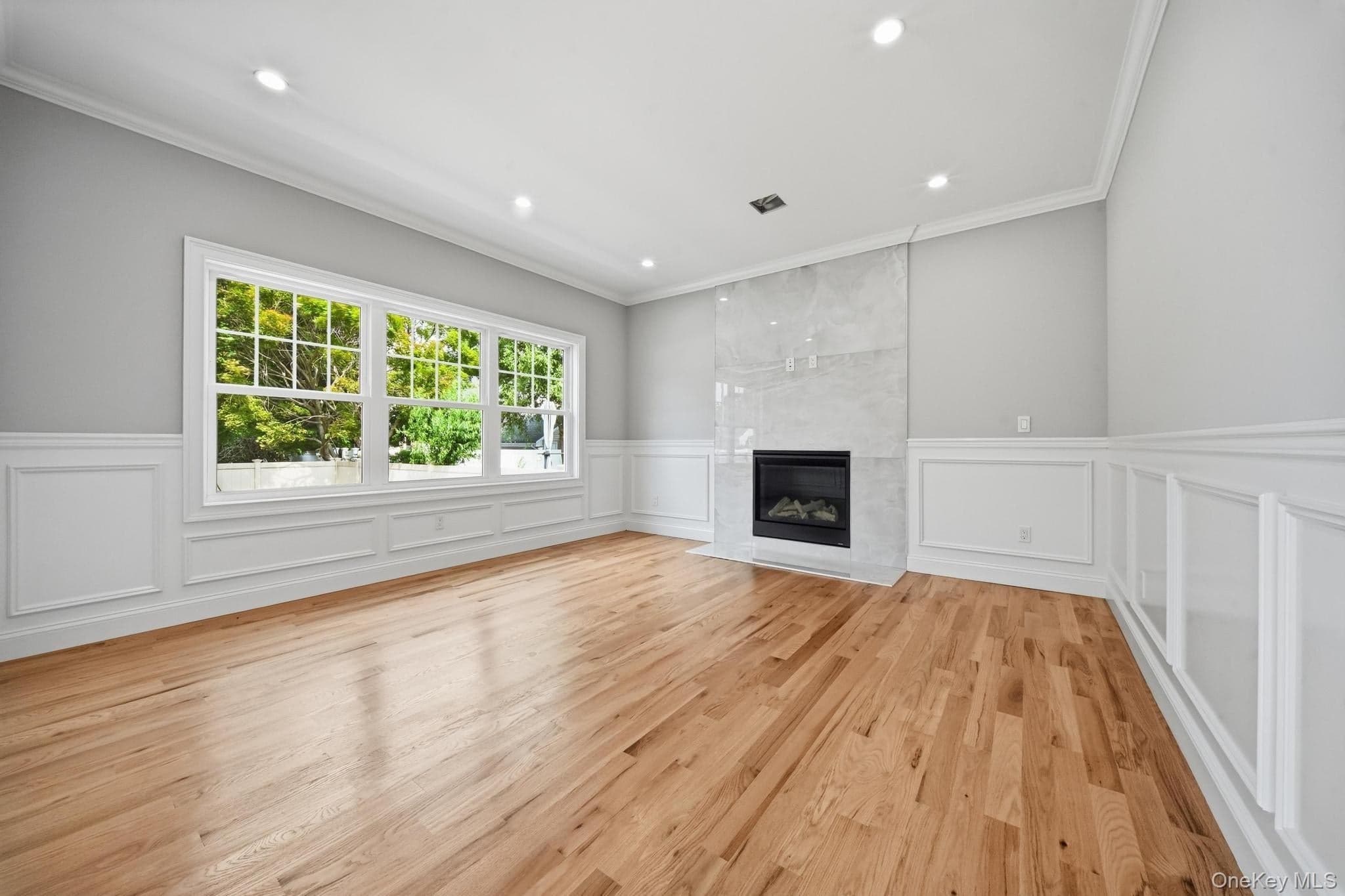 1586 Maeder Avenue thumbnail 14