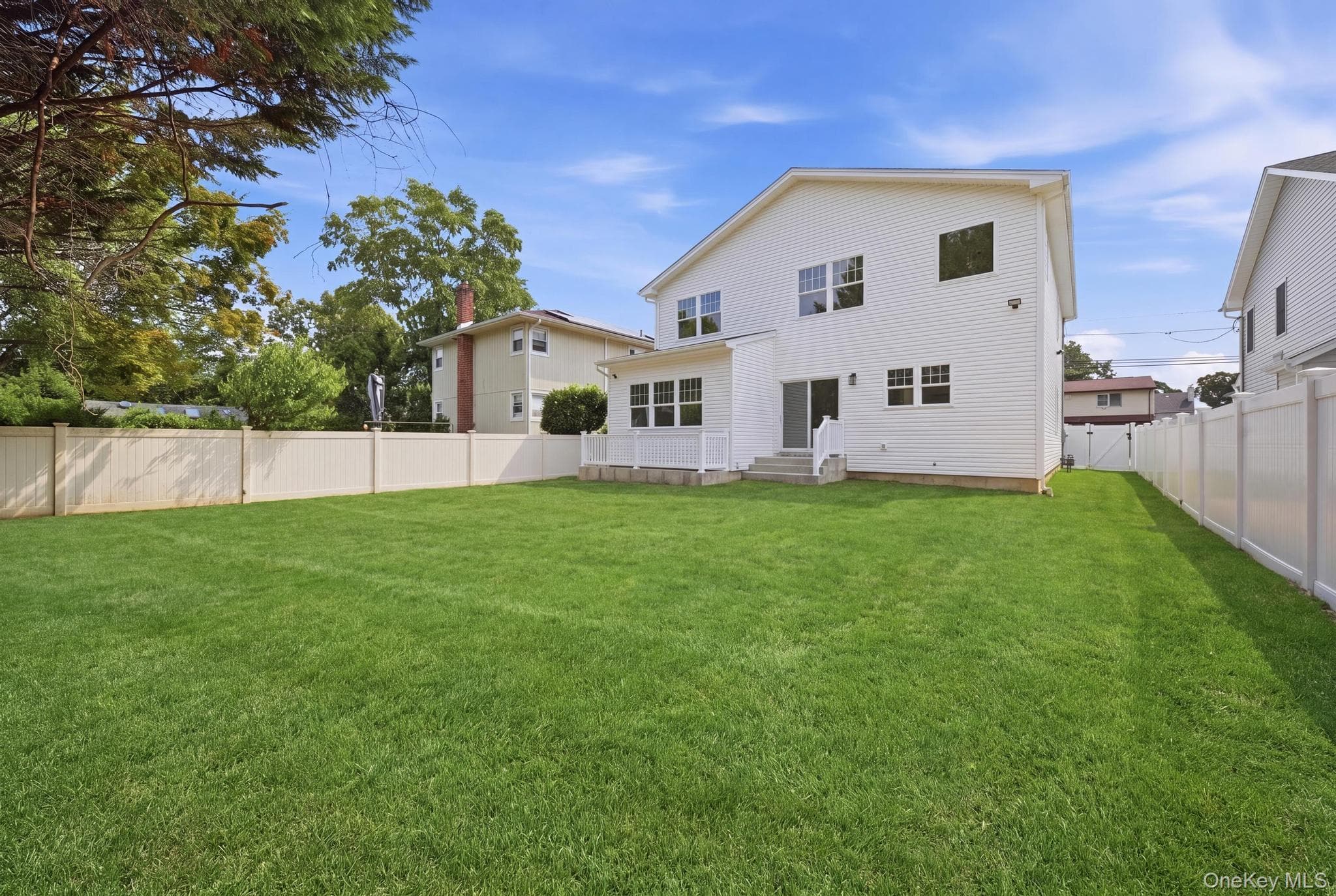 1586 Maeder Avenue thumbnail 3