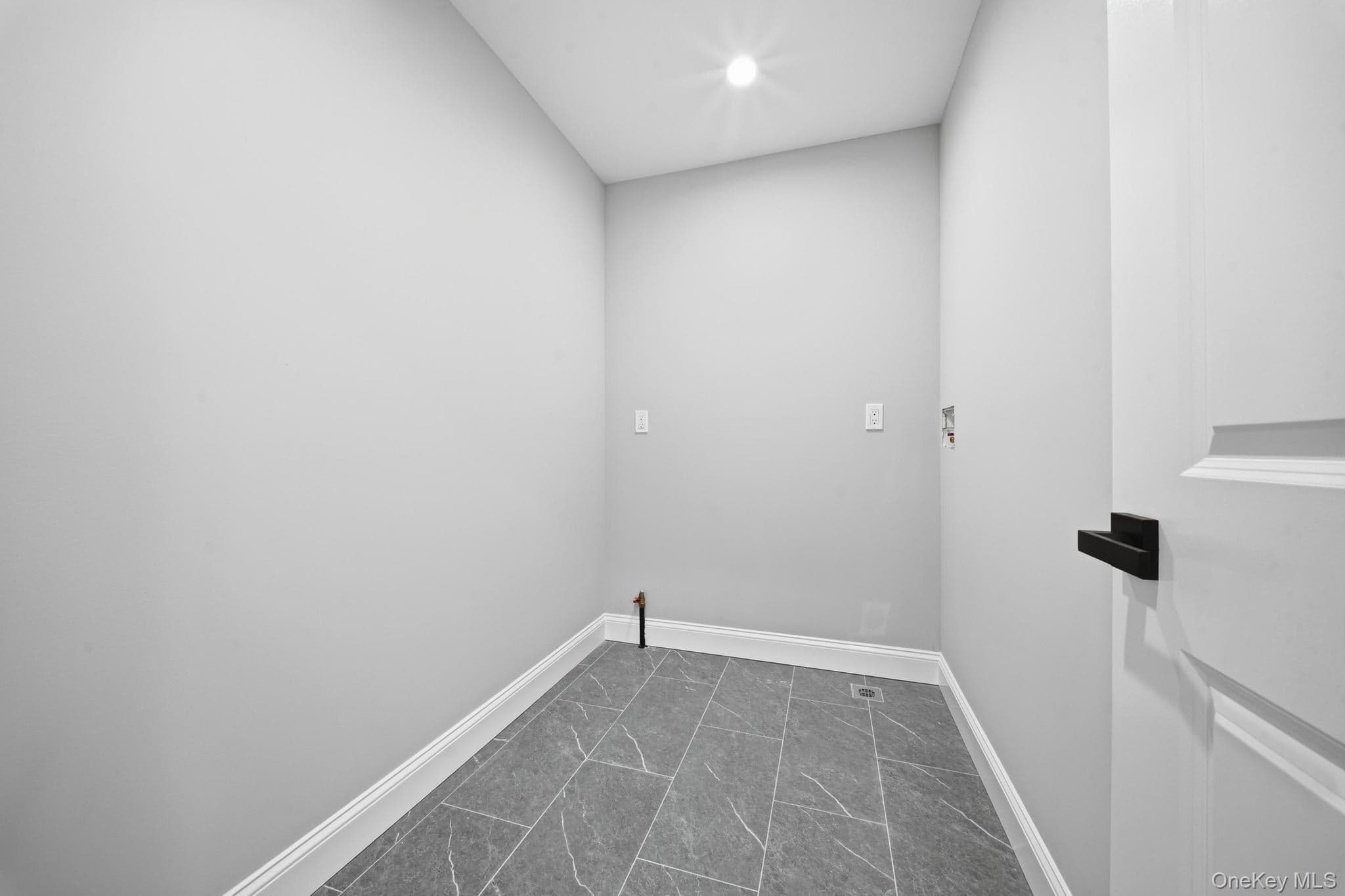 1586 Maeder Avenue thumbnail 40