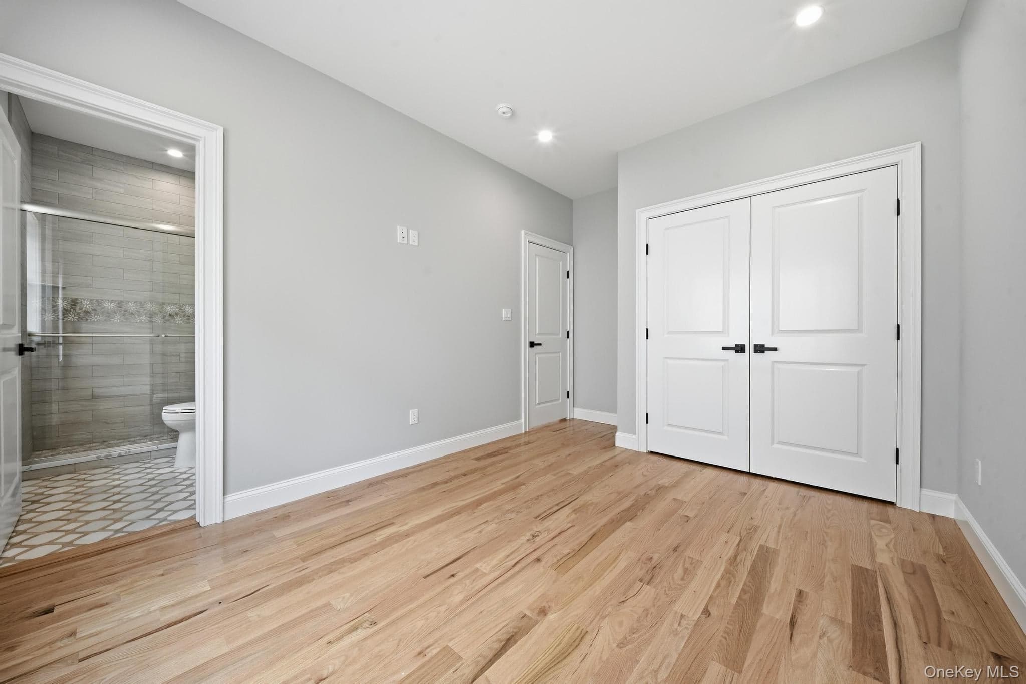 1586 Maeder Avenue thumbnail 21