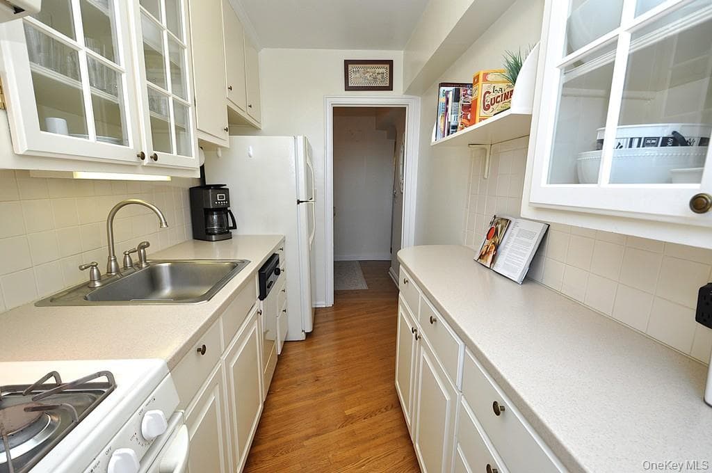 253 Garth Road Unit: 6F thumbnail 11
