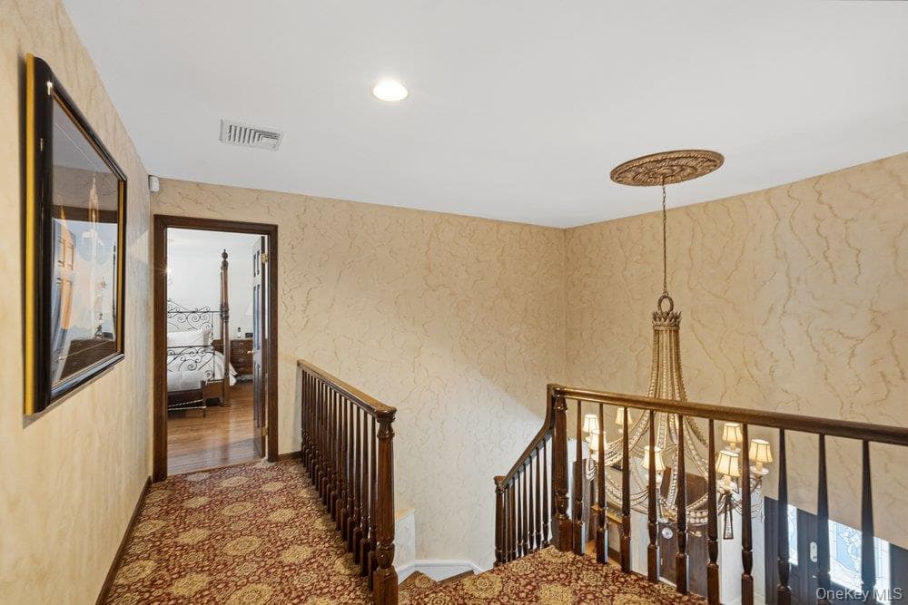 119 Plainview Road thumbnail 30