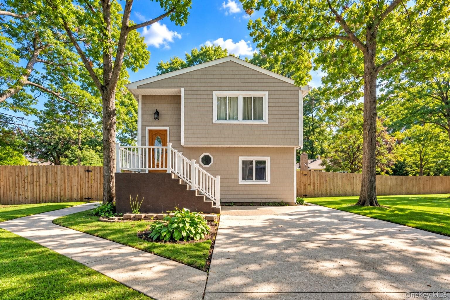 45 Robinwood Street, Mastic