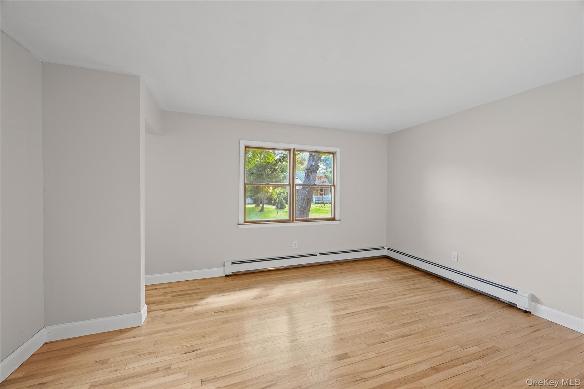 16 Hewitt Boulevard thumbnail 13