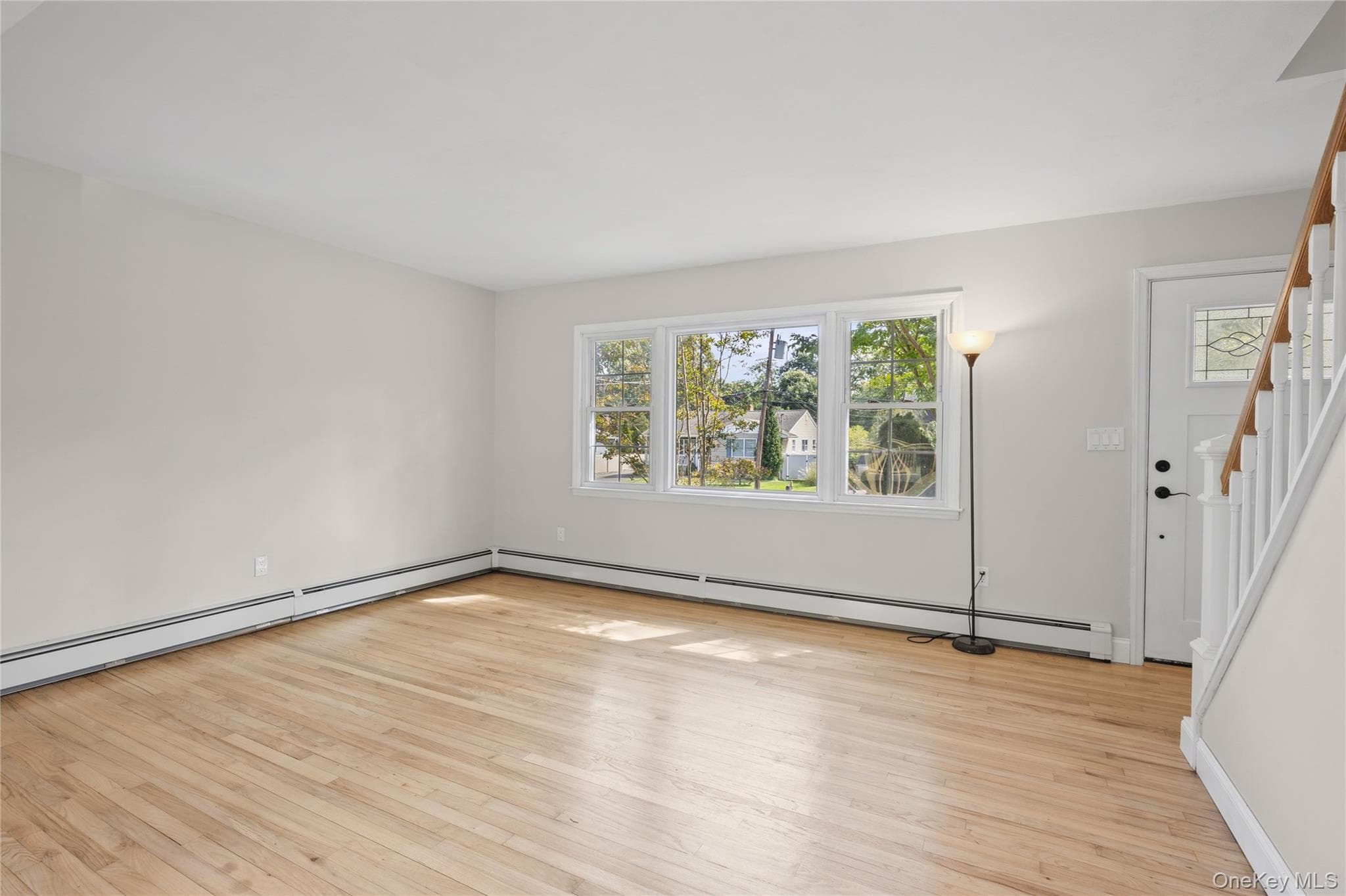 16 Hewitt Boulevard thumbnail 7
