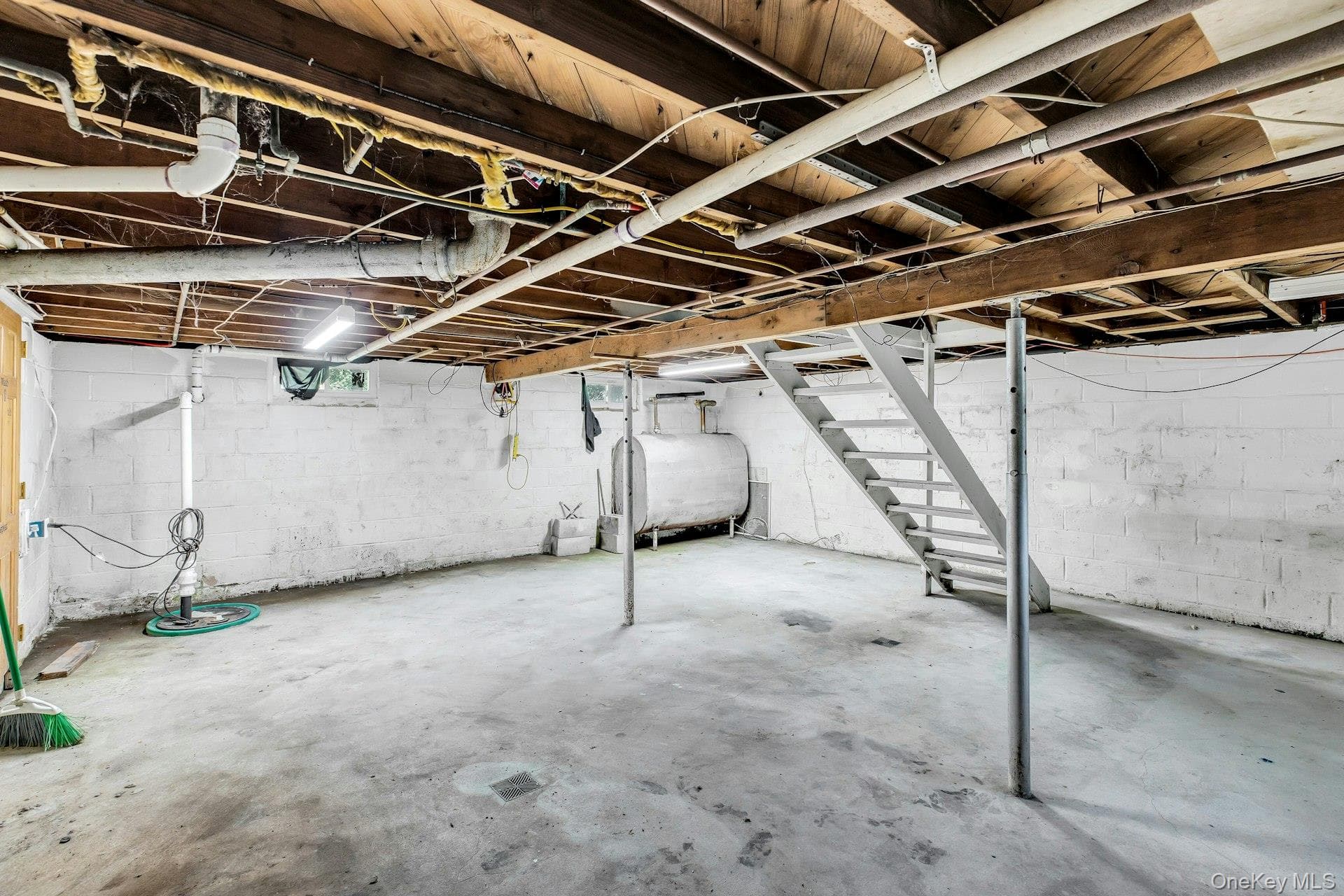96 Washington Drive thumbnail 19