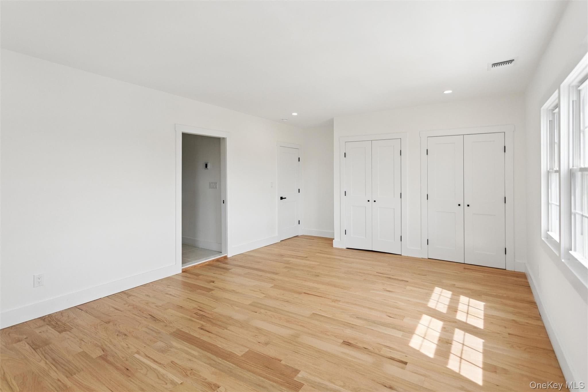 449 W Beech Street thumbnail 32