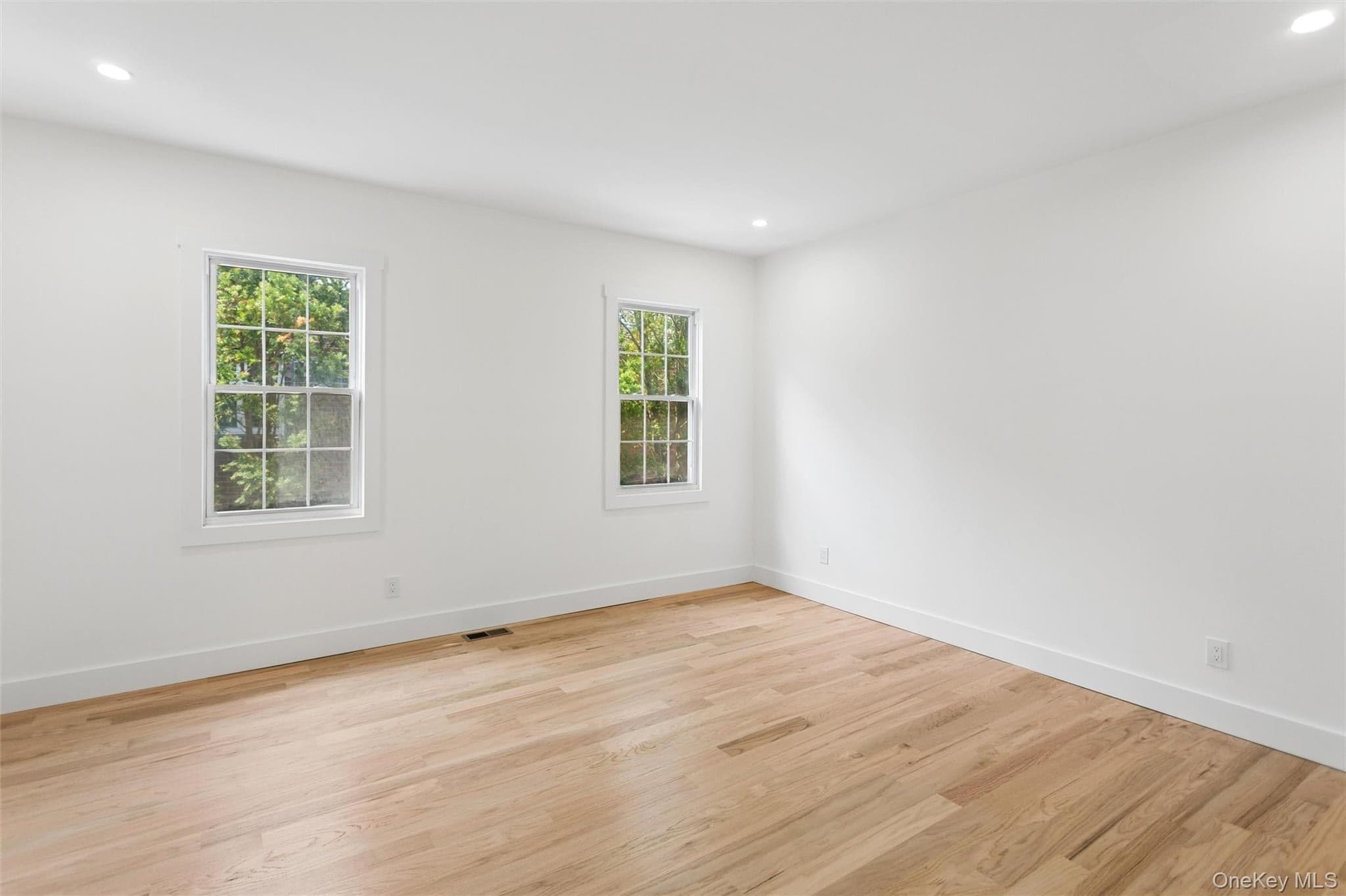 449 W Beech Street thumbnail 23