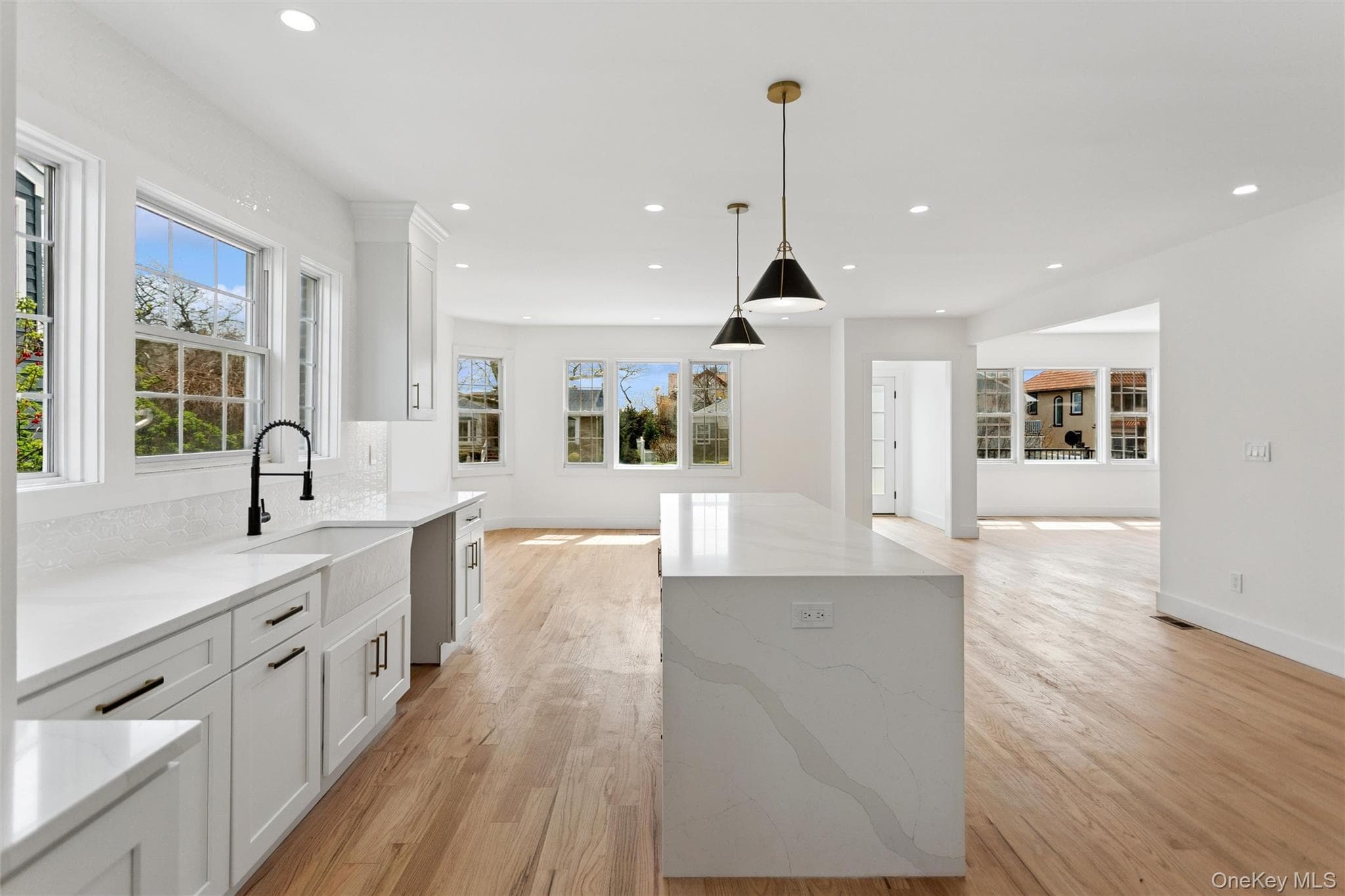 449 W Beech Street thumbnail 21