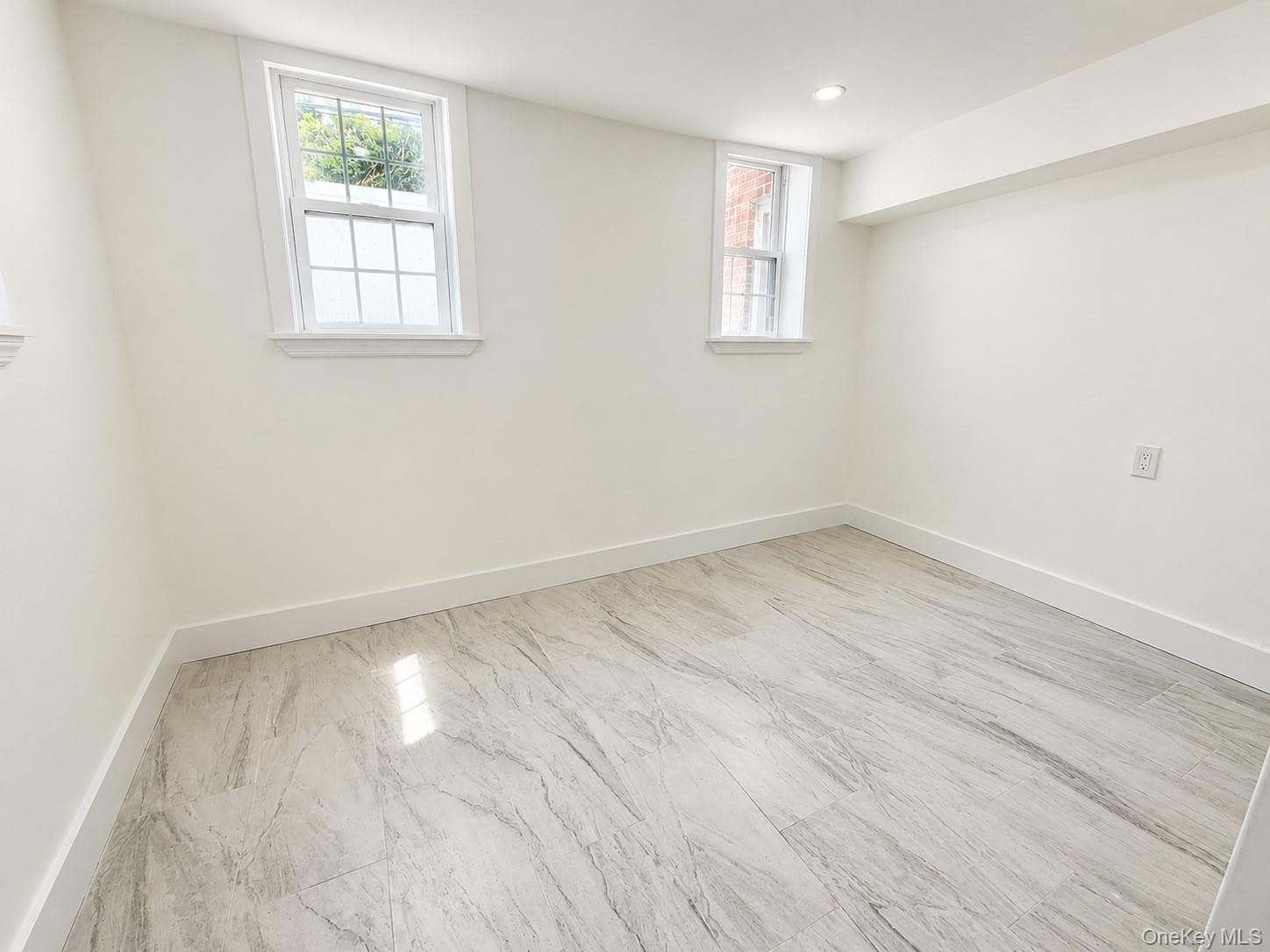 449 W Beech Street thumbnail 40