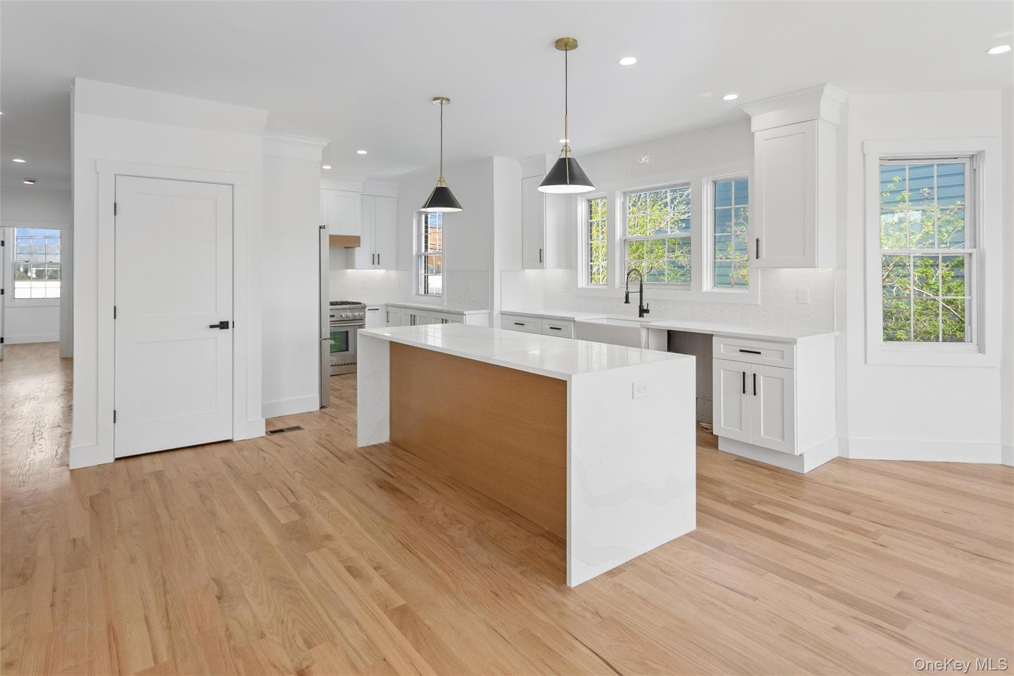 449 W Beech Street thumbnail 18