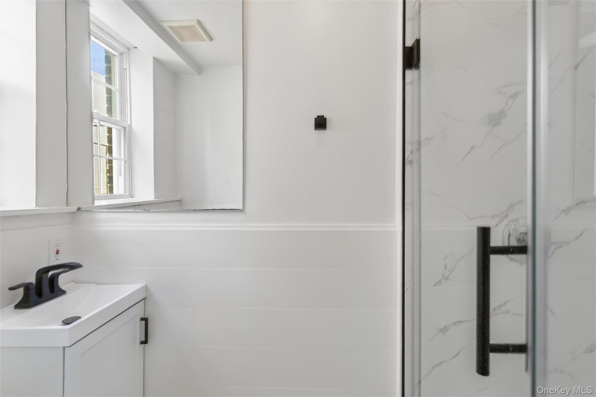449 W Beech Street thumbnail 37