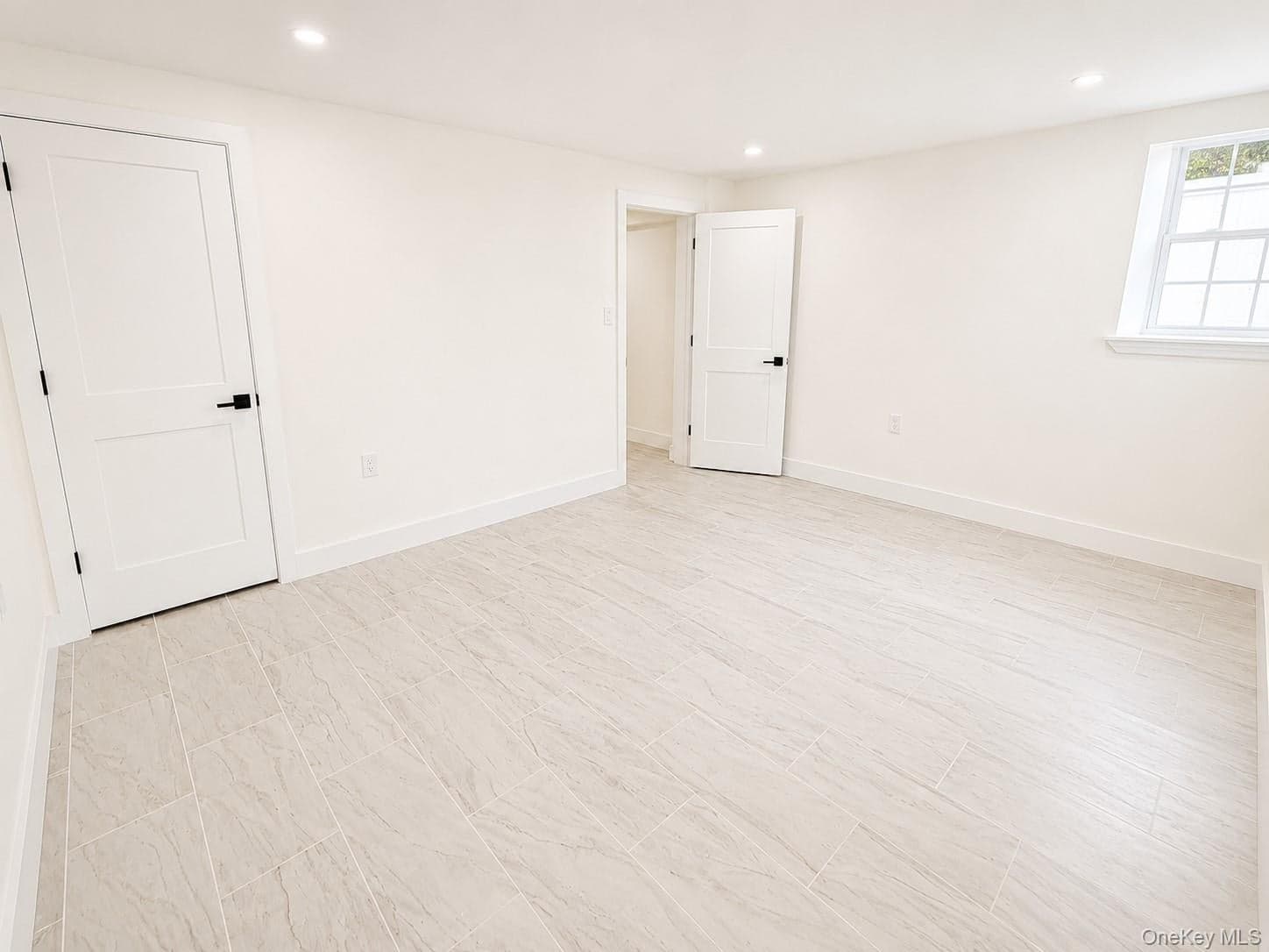 449 W Beech Street thumbnail 42