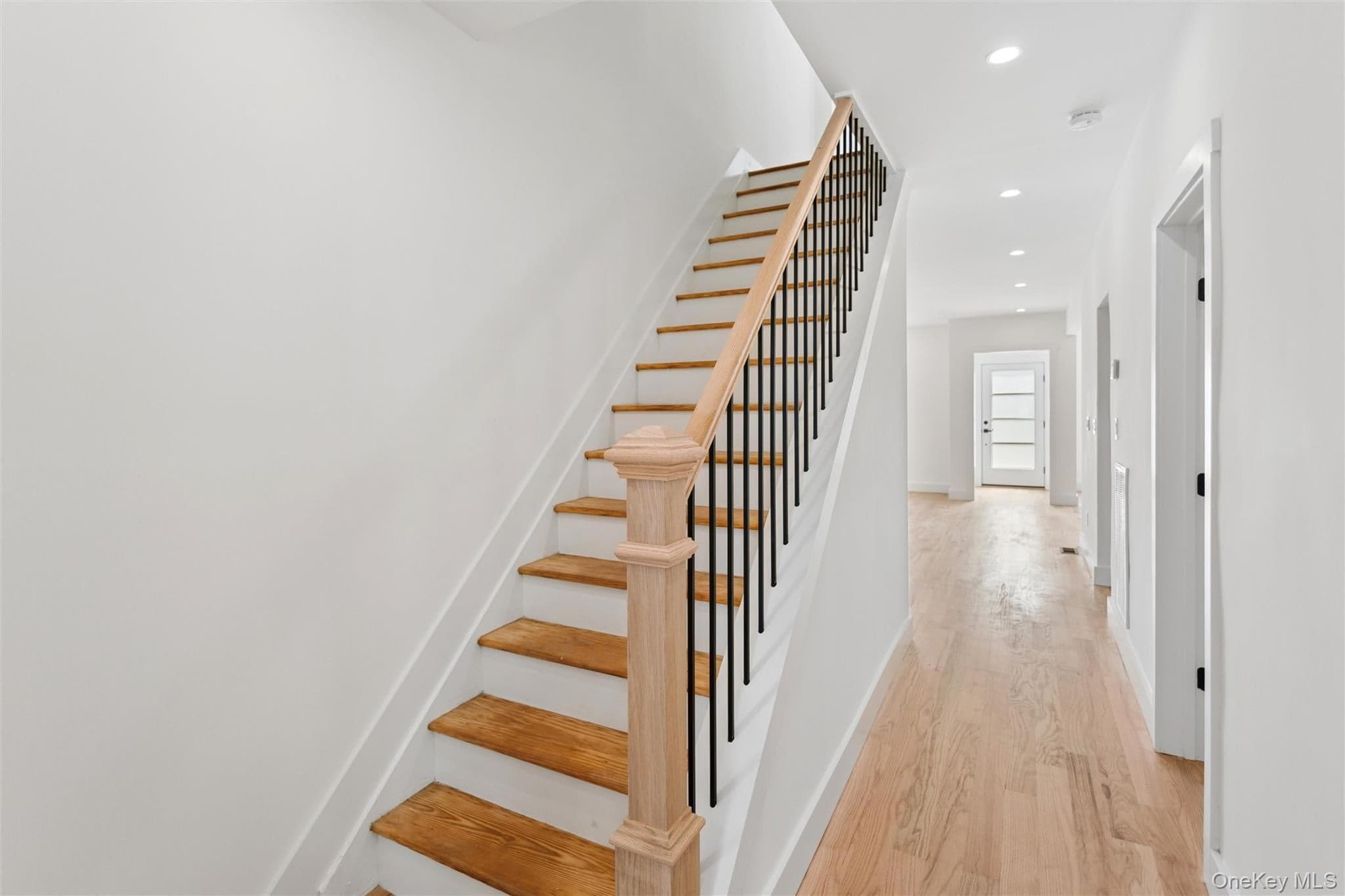449 W Beech Street thumbnail 29