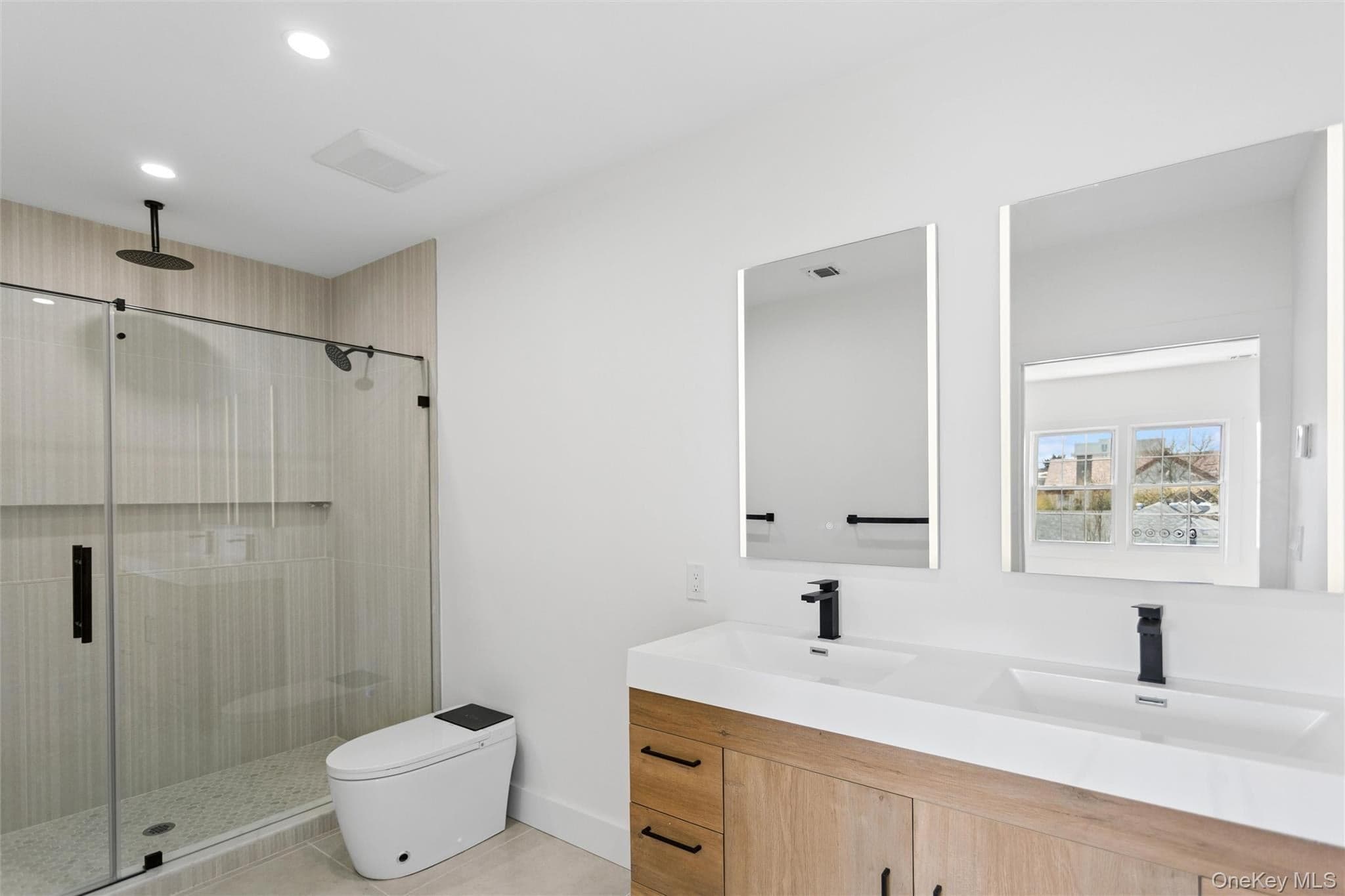 449 W Beech Street thumbnail 33