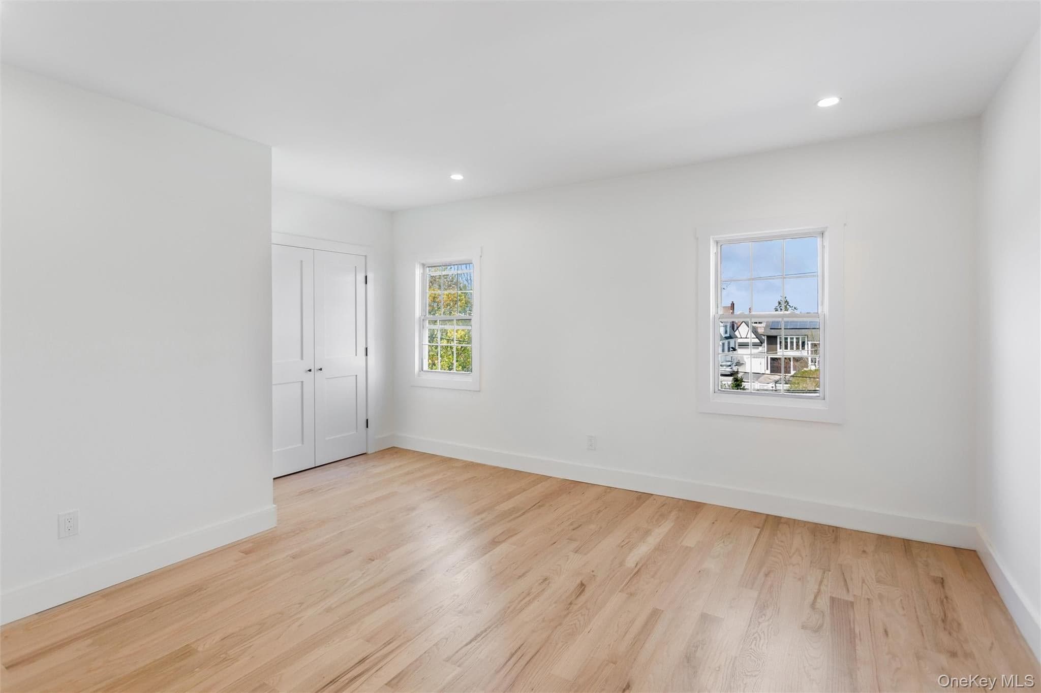 449 W Beech Street thumbnail 34