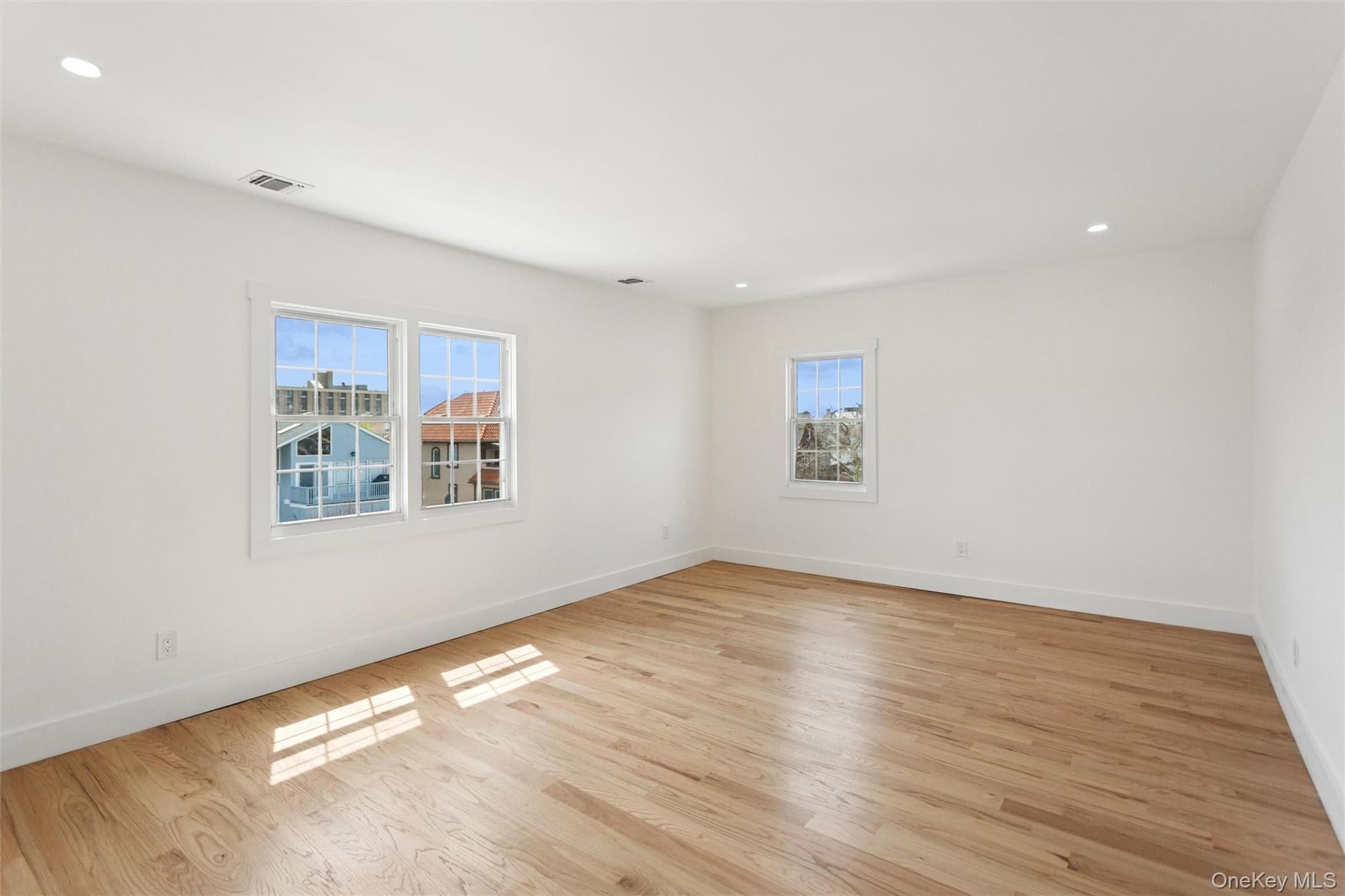 449 W Beech Street thumbnail 31