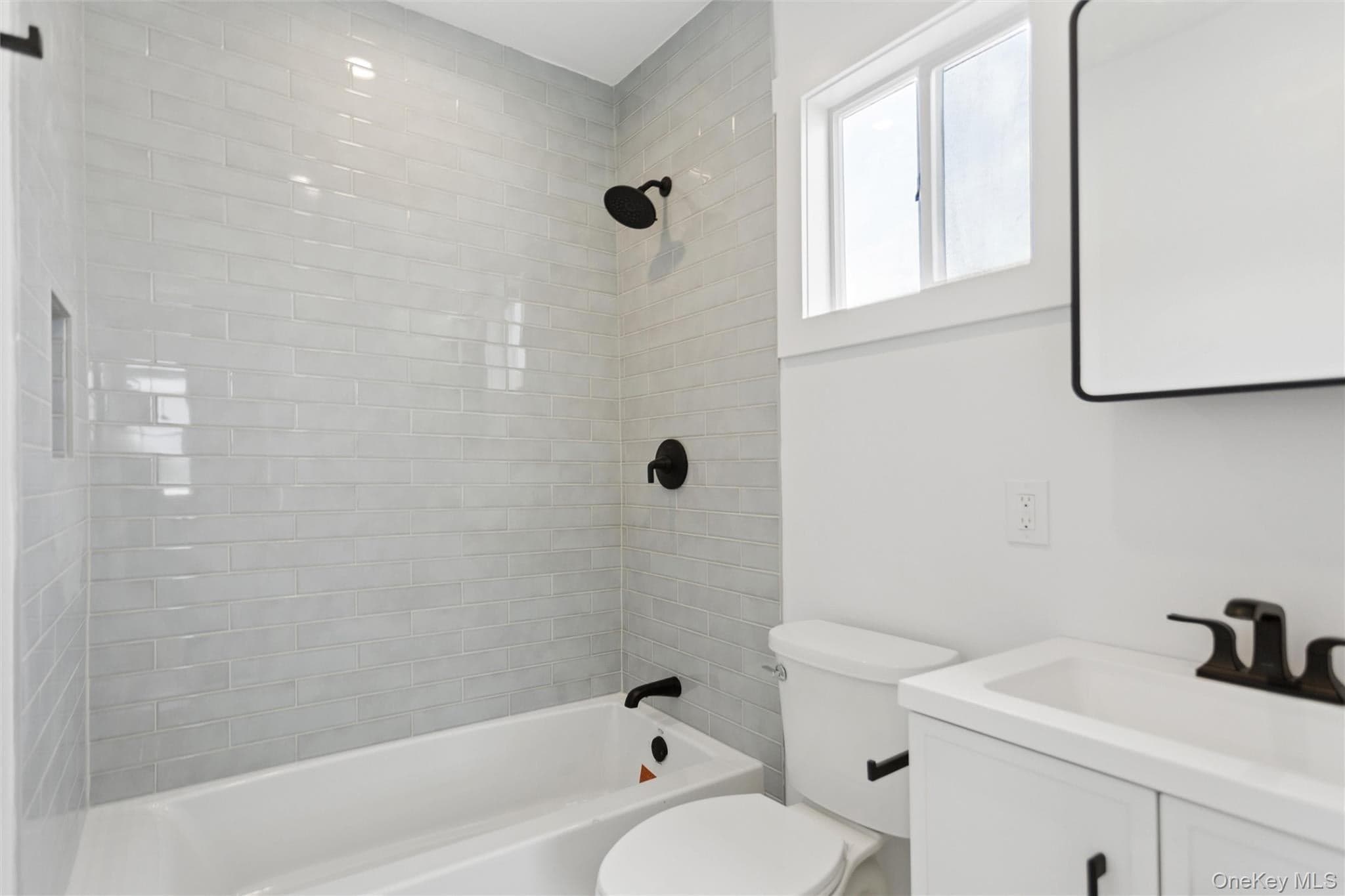 449 W Beech Street thumbnail 36
