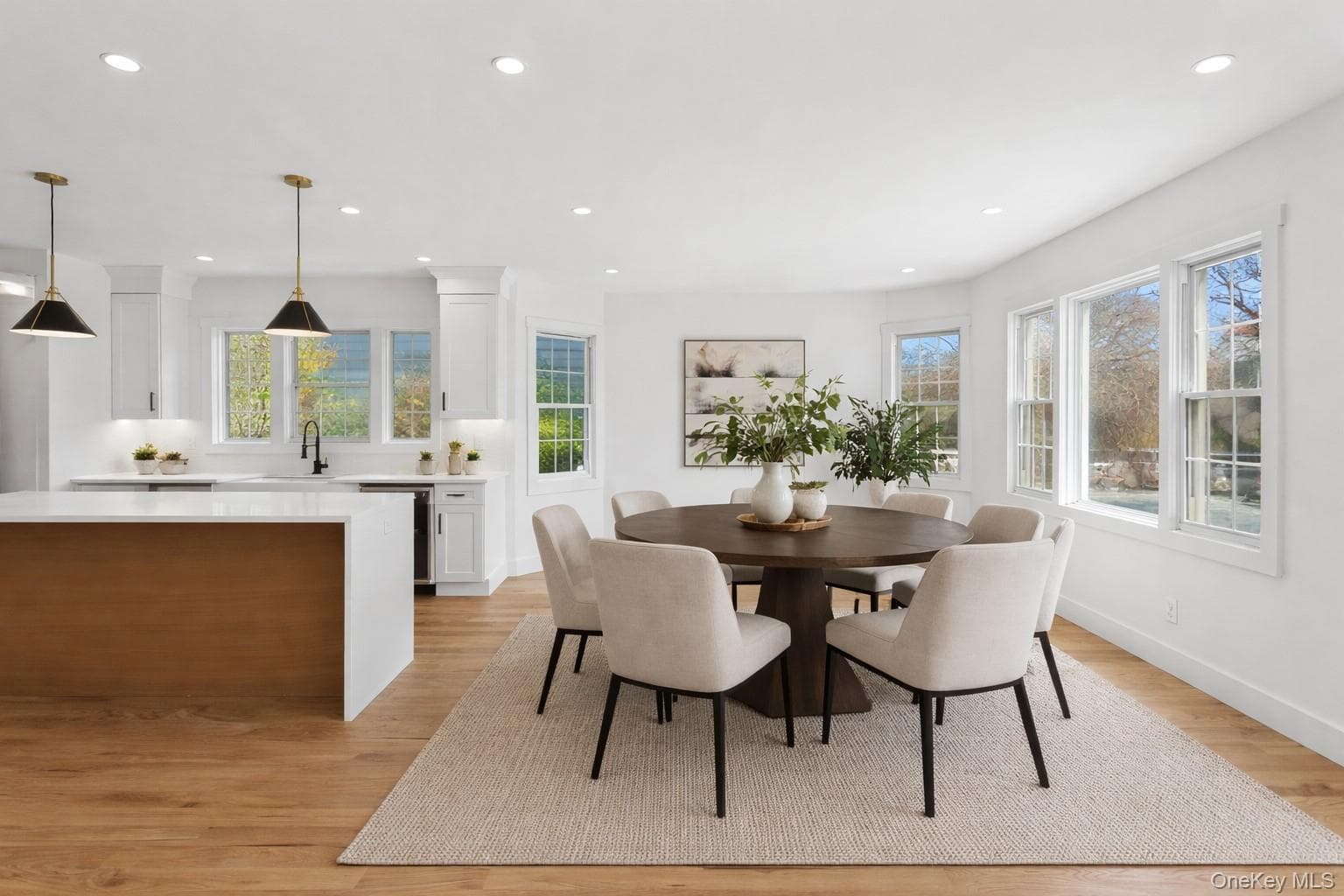 449 W Beech Street thumbnail 3