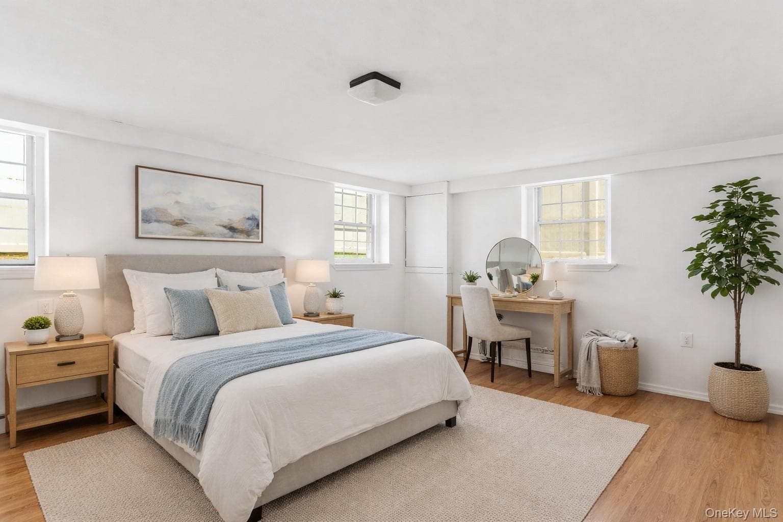 449 W Beech Street thumbnail 9