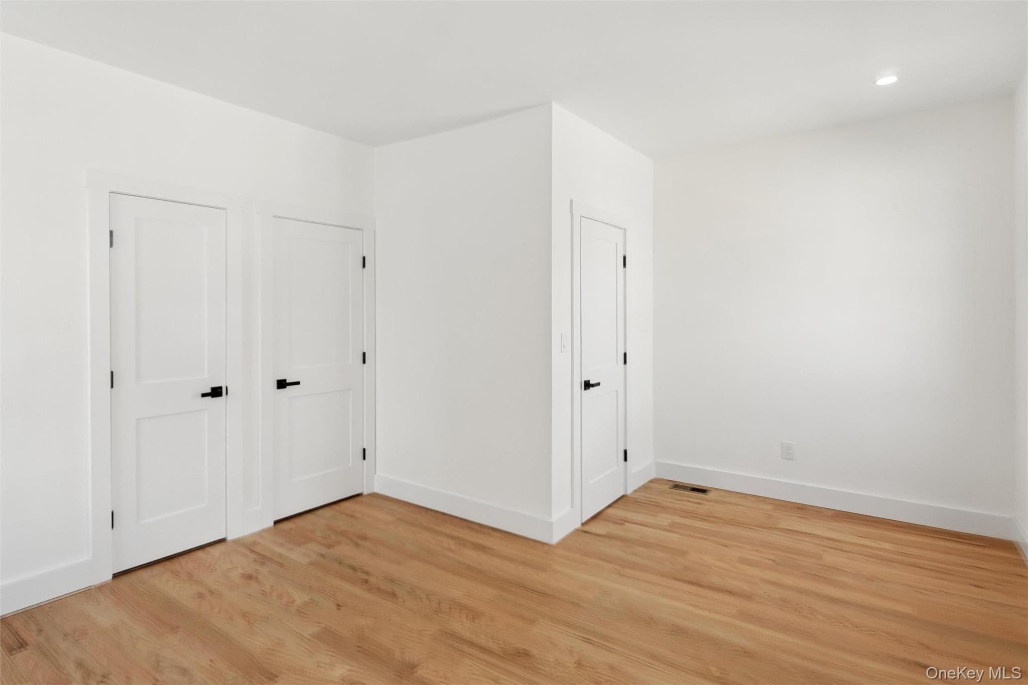 449 W Beech Street thumbnail 27
