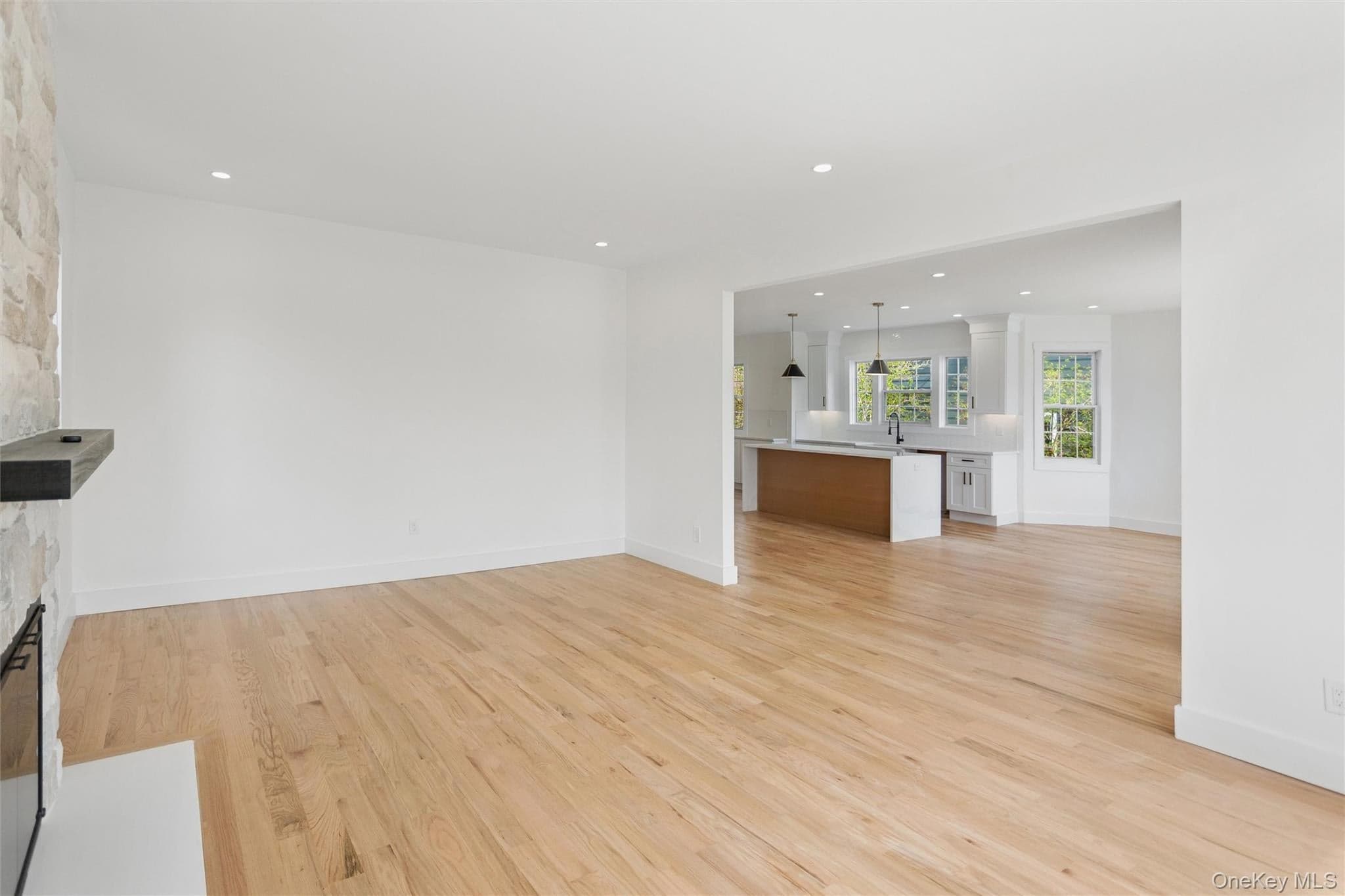 449 W Beech Street thumbnail 14