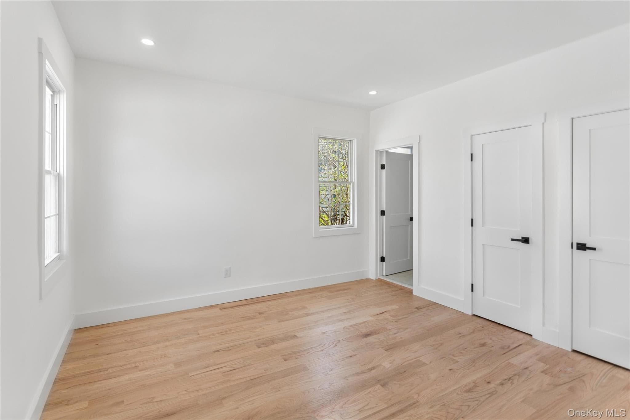 449 W Beech Street thumbnail 26