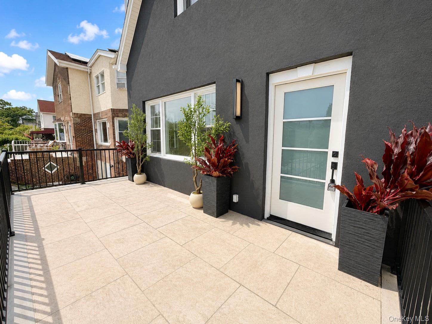 449 W Beech Street thumbnail 45