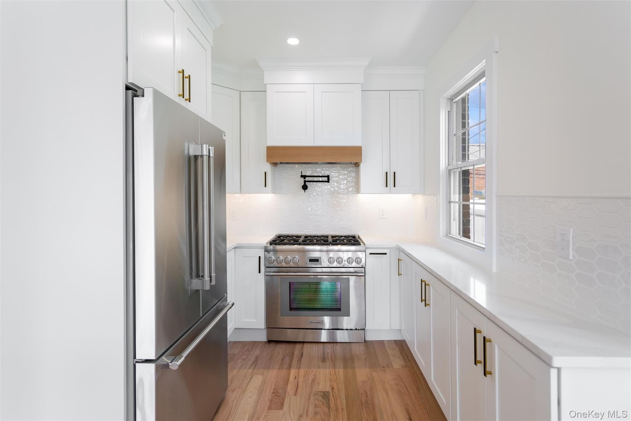 449 W Beech Street thumbnail 20