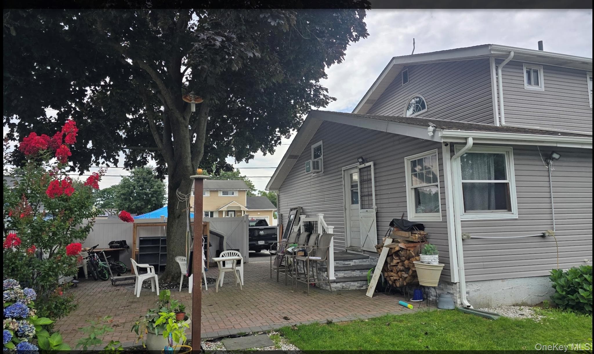 353 Barleau Street thumbnail 3