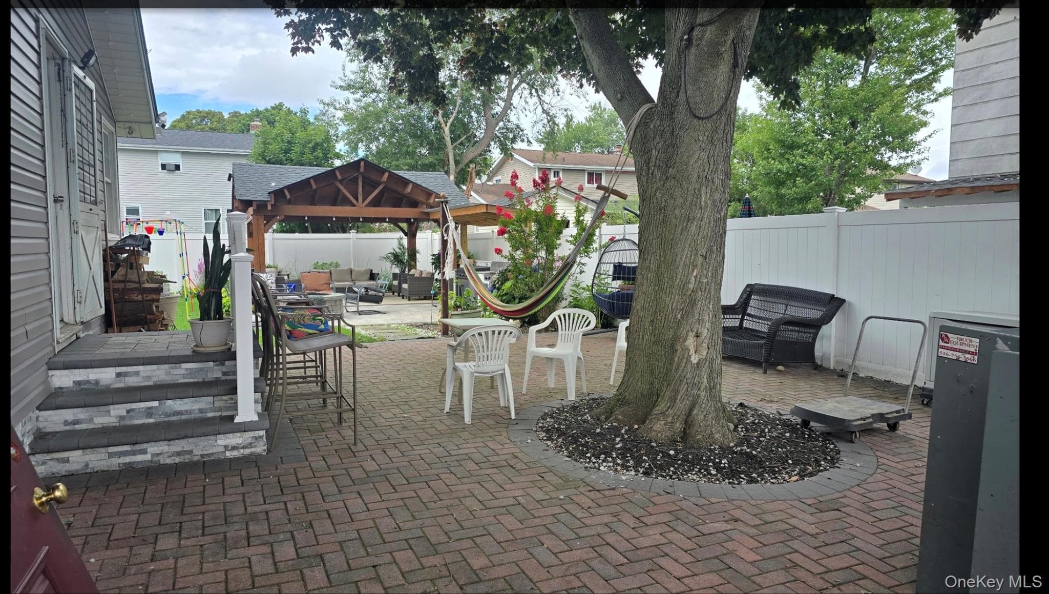 353 Barleau Street thumbnail 4