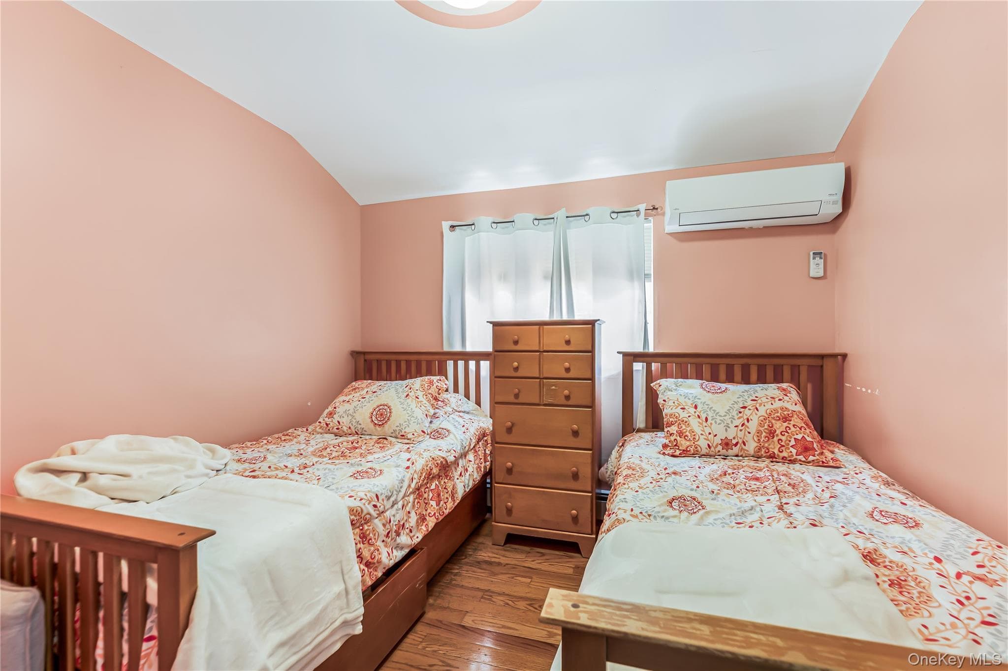 2515 Woodhull Avenue thumbnail 9