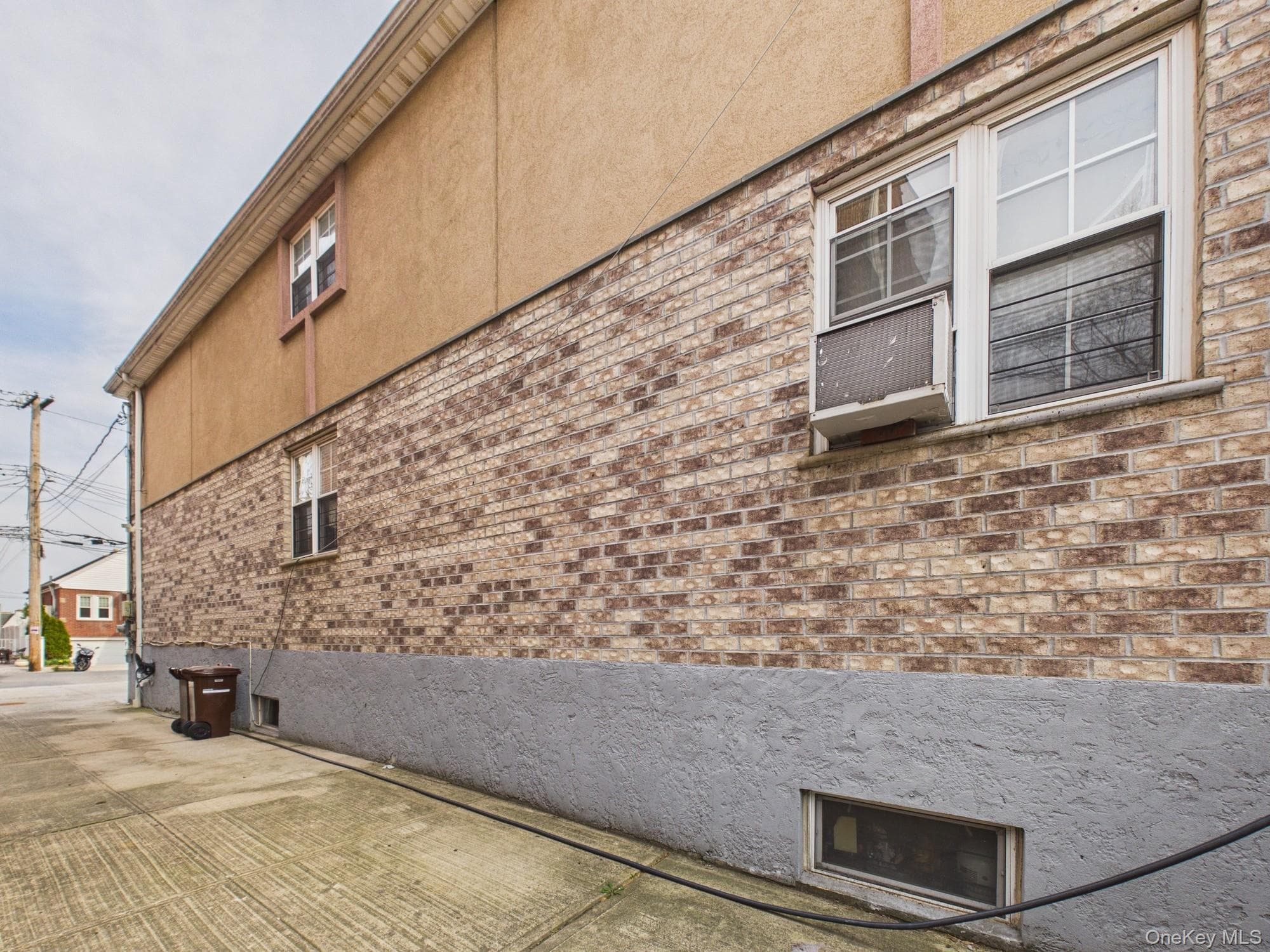 2515 Woodhull Avenue thumbnail 6