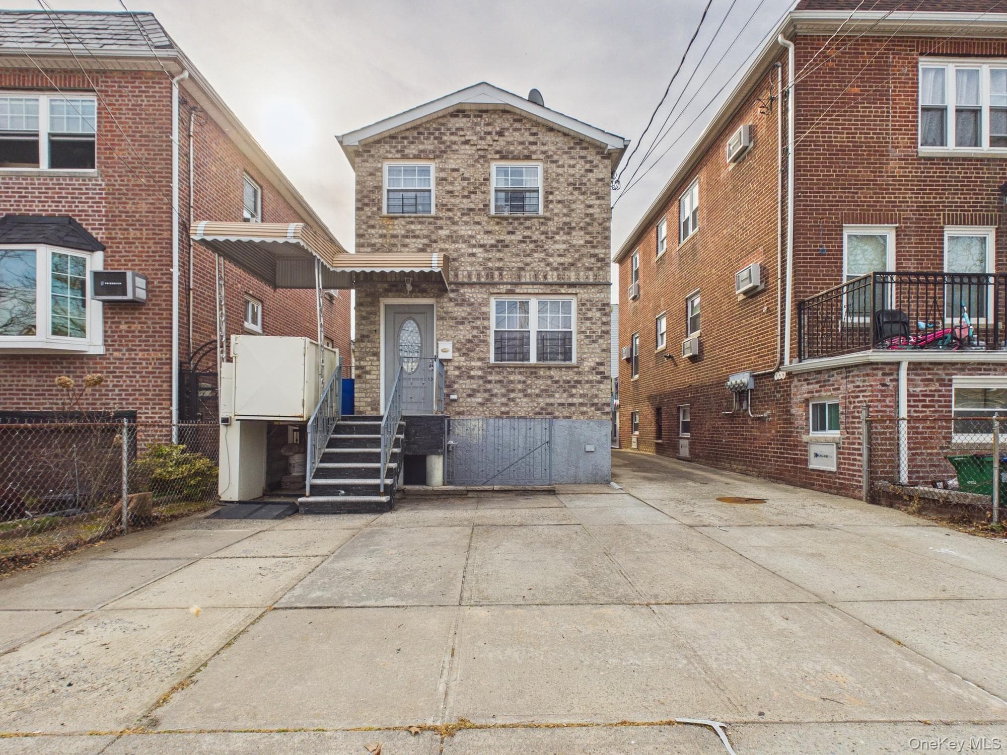 2515 Woodhull Avenue thumbnail 2